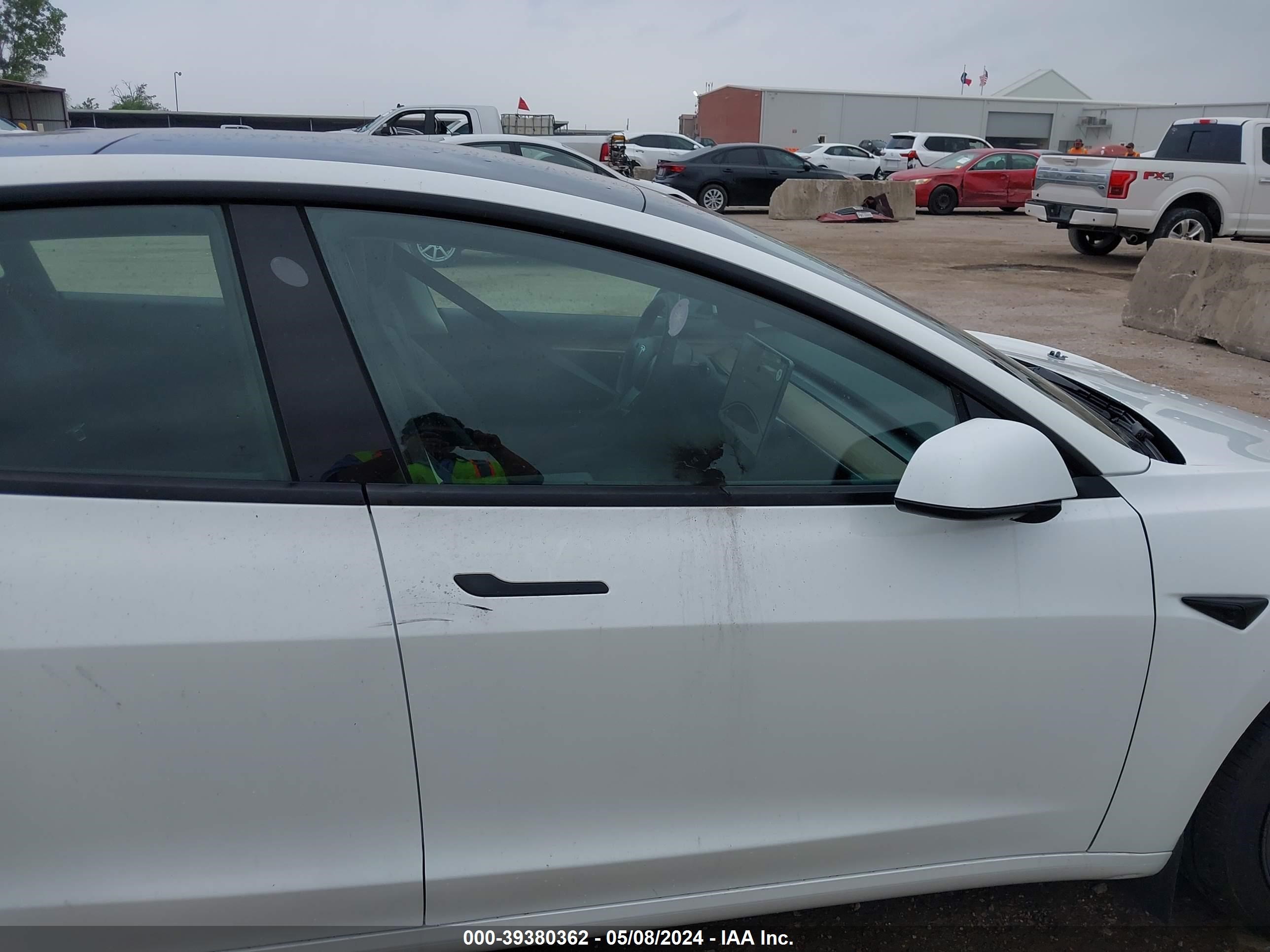 Photo 4 VIN: 5YJ3E1EA5PF483339 - TESLA MODEL 3 