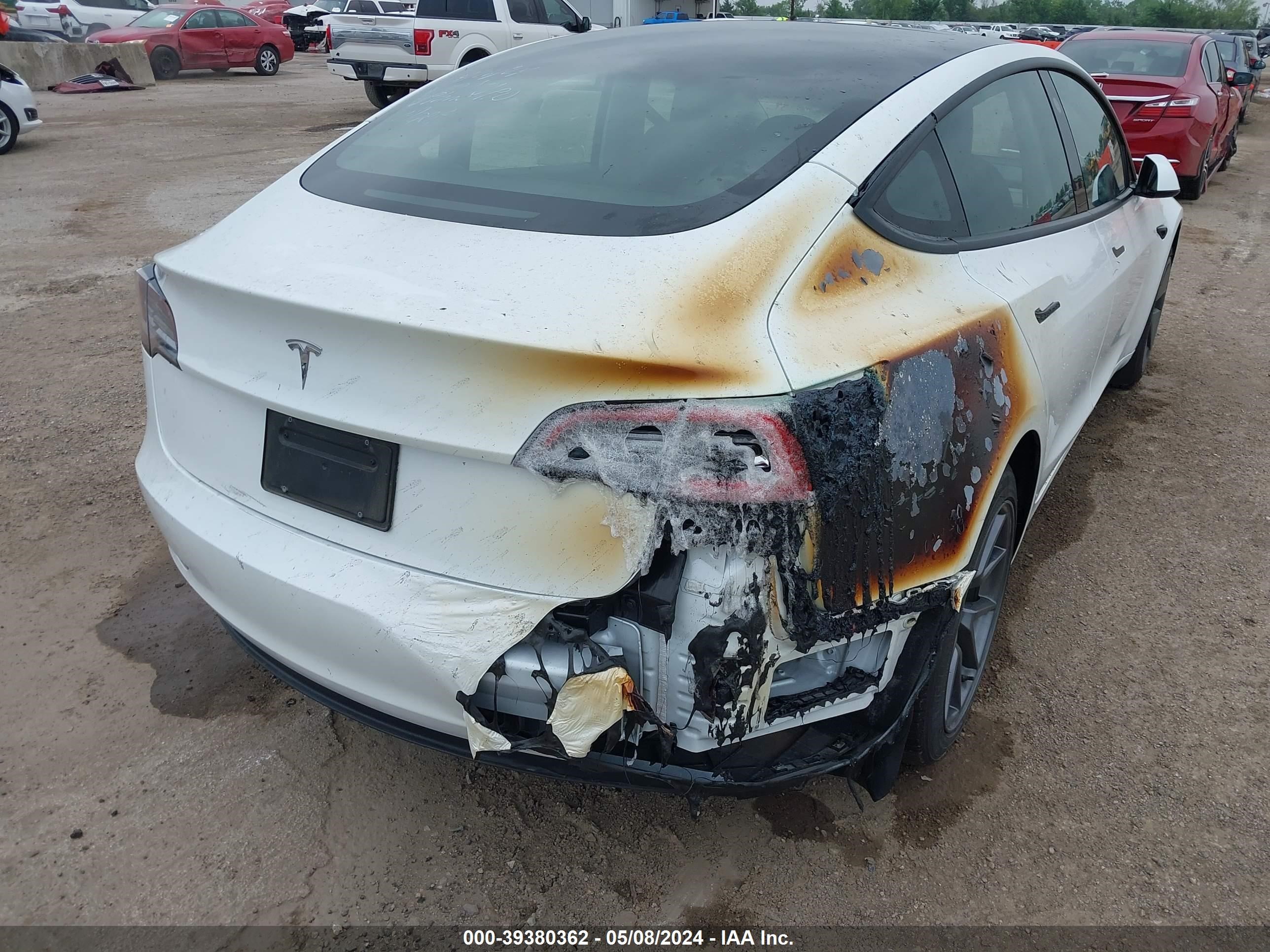 Photo 5 VIN: 5YJ3E1EA5PF483339 - TESLA MODEL 3 