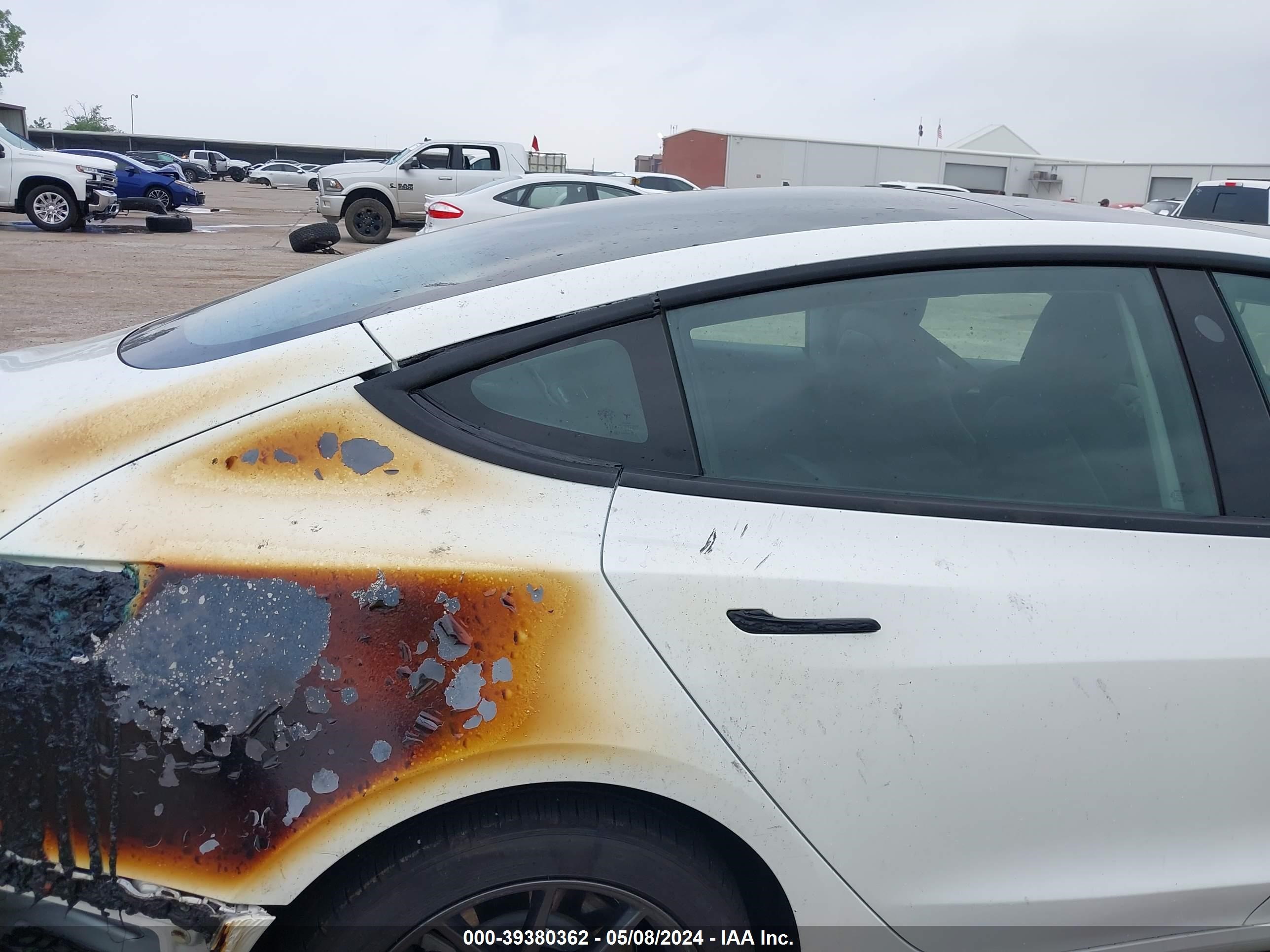 Photo 6 VIN: 5YJ3E1EA5PF483339 - TESLA MODEL 3 