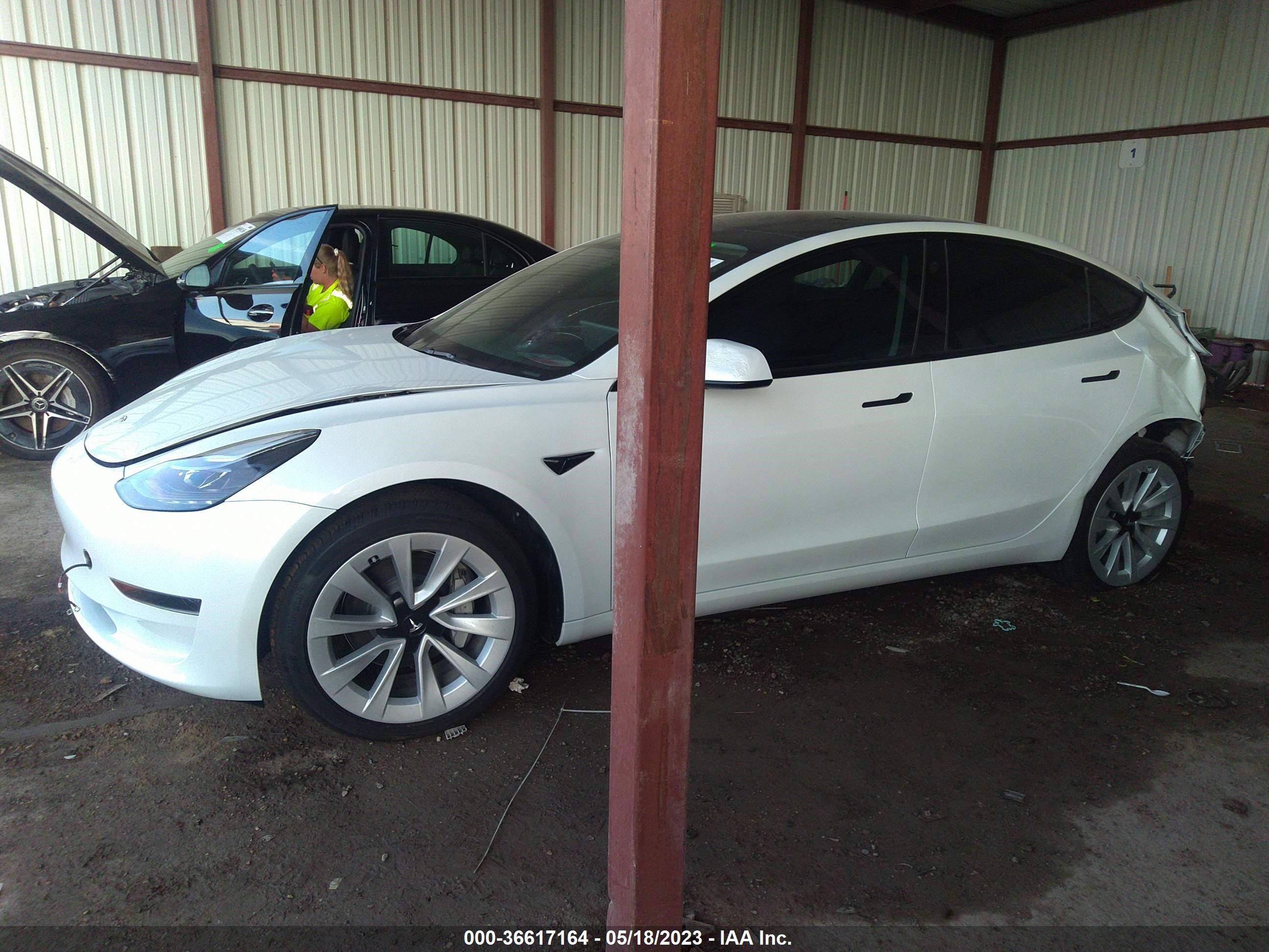 Photo 1 VIN: 5YJ3E1EA5PF483504 - TESLA MODEL 3 