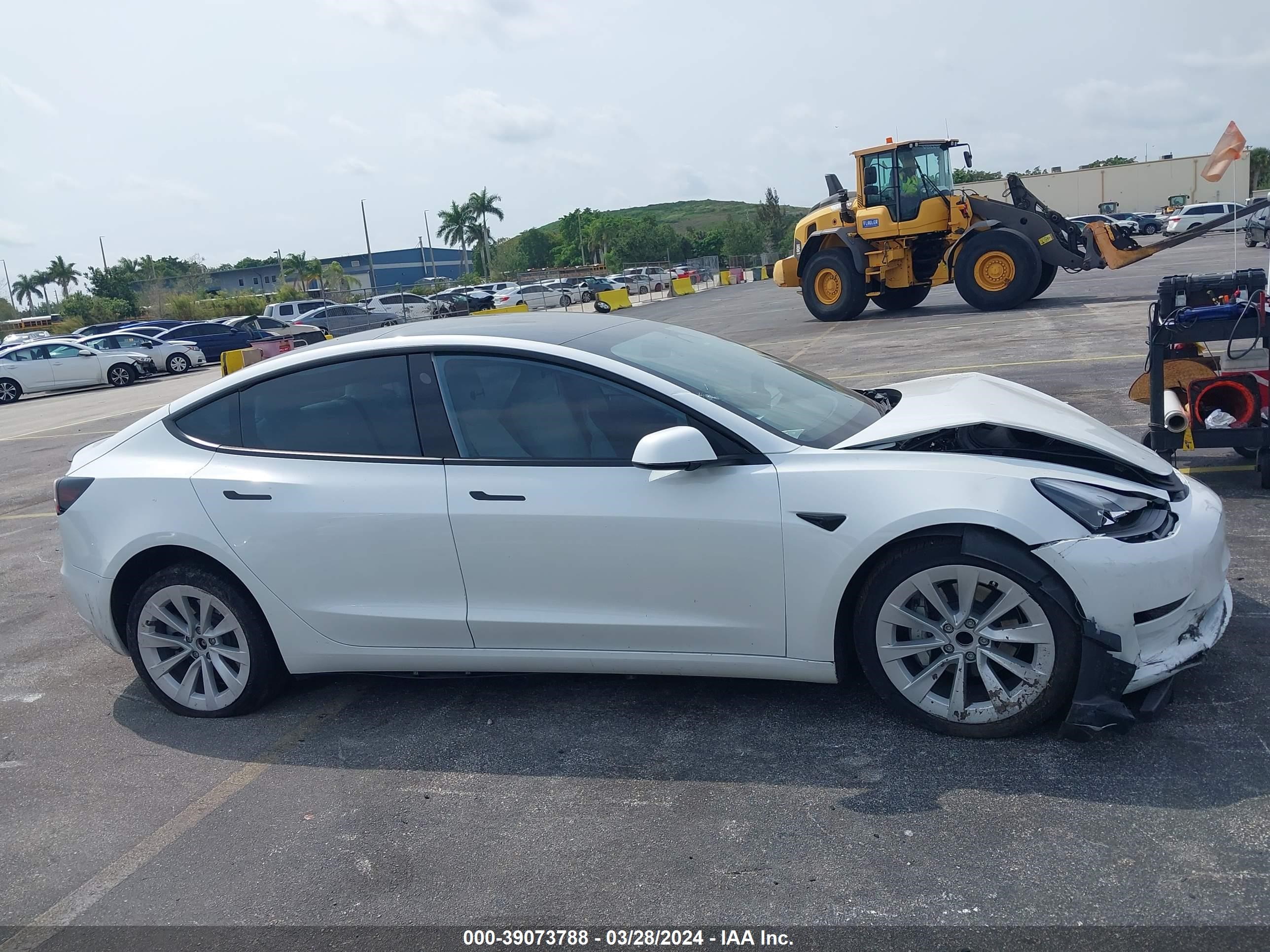 Photo 11 VIN: 5YJ3E1EA5PF510541 - TESLA MODEL 3 