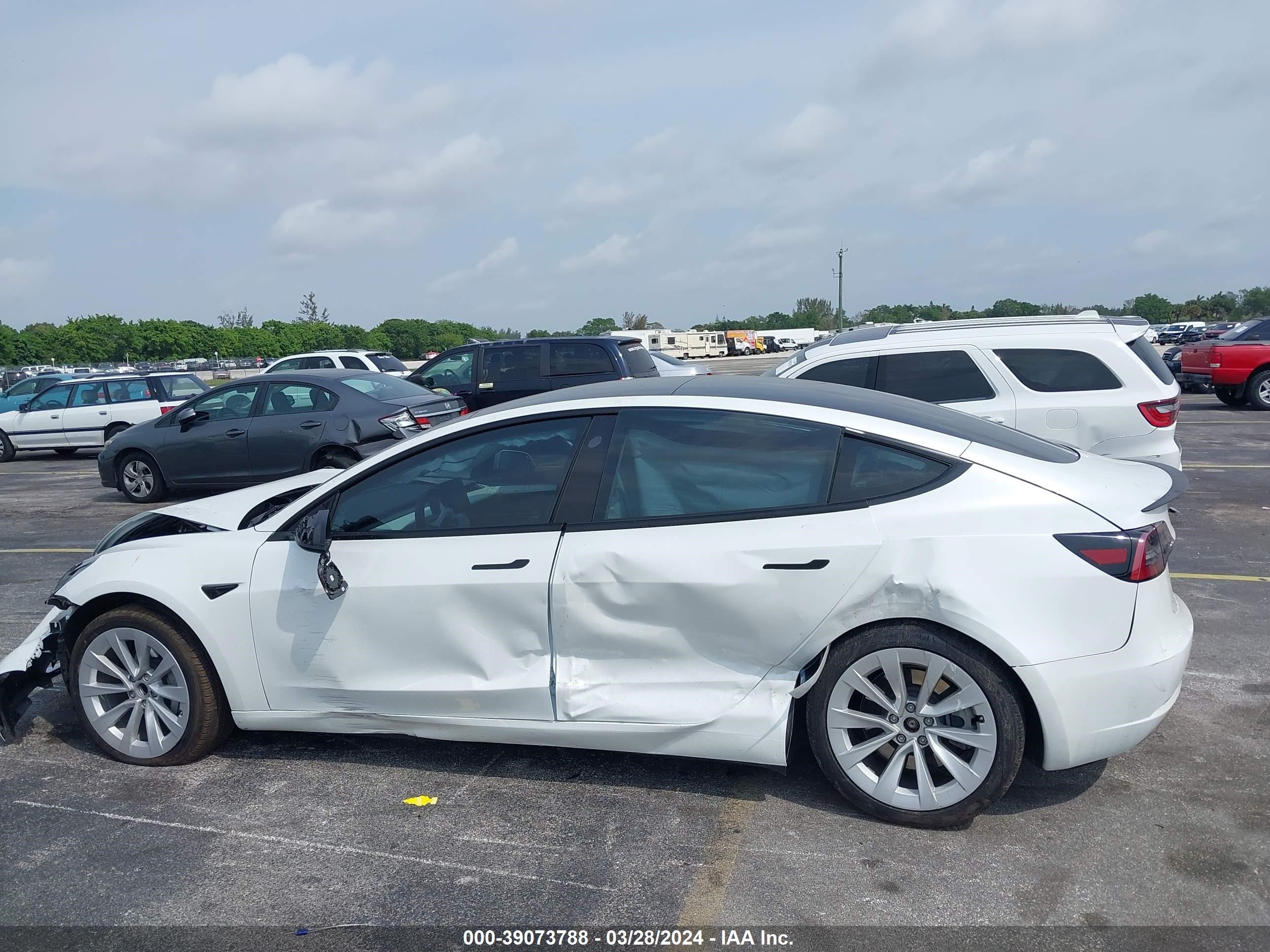 Photo 12 VIN: 5YJ3E1EA5PF510541 - TESLA MODEL 3 