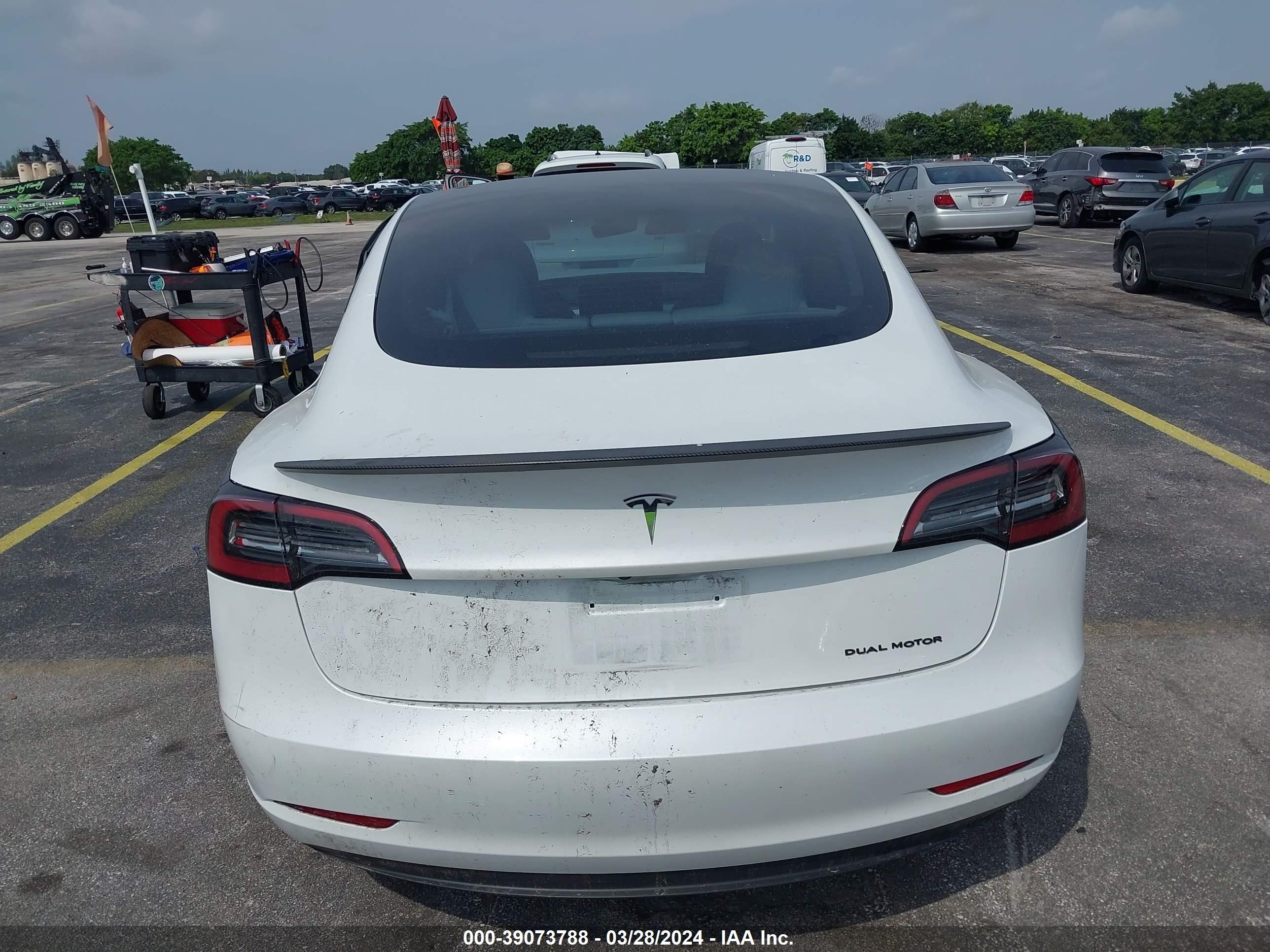 Photo 14 VIN: 5YJ3E1EA5PF510541 - TESLA MODEL 3 