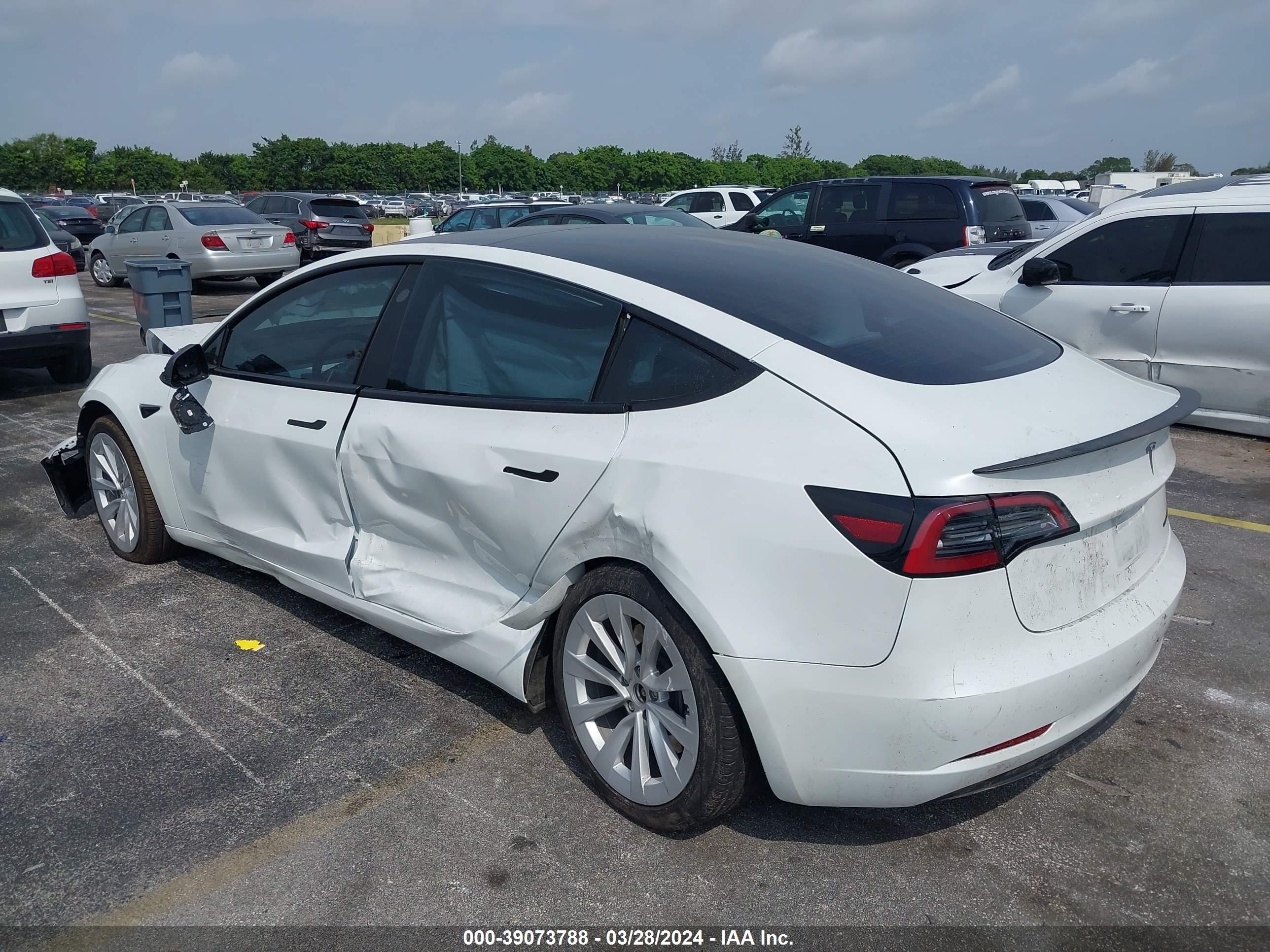 Photo 2 VIN: 5YJ3E1EA5PF510541 - TESLA MODEL 3 