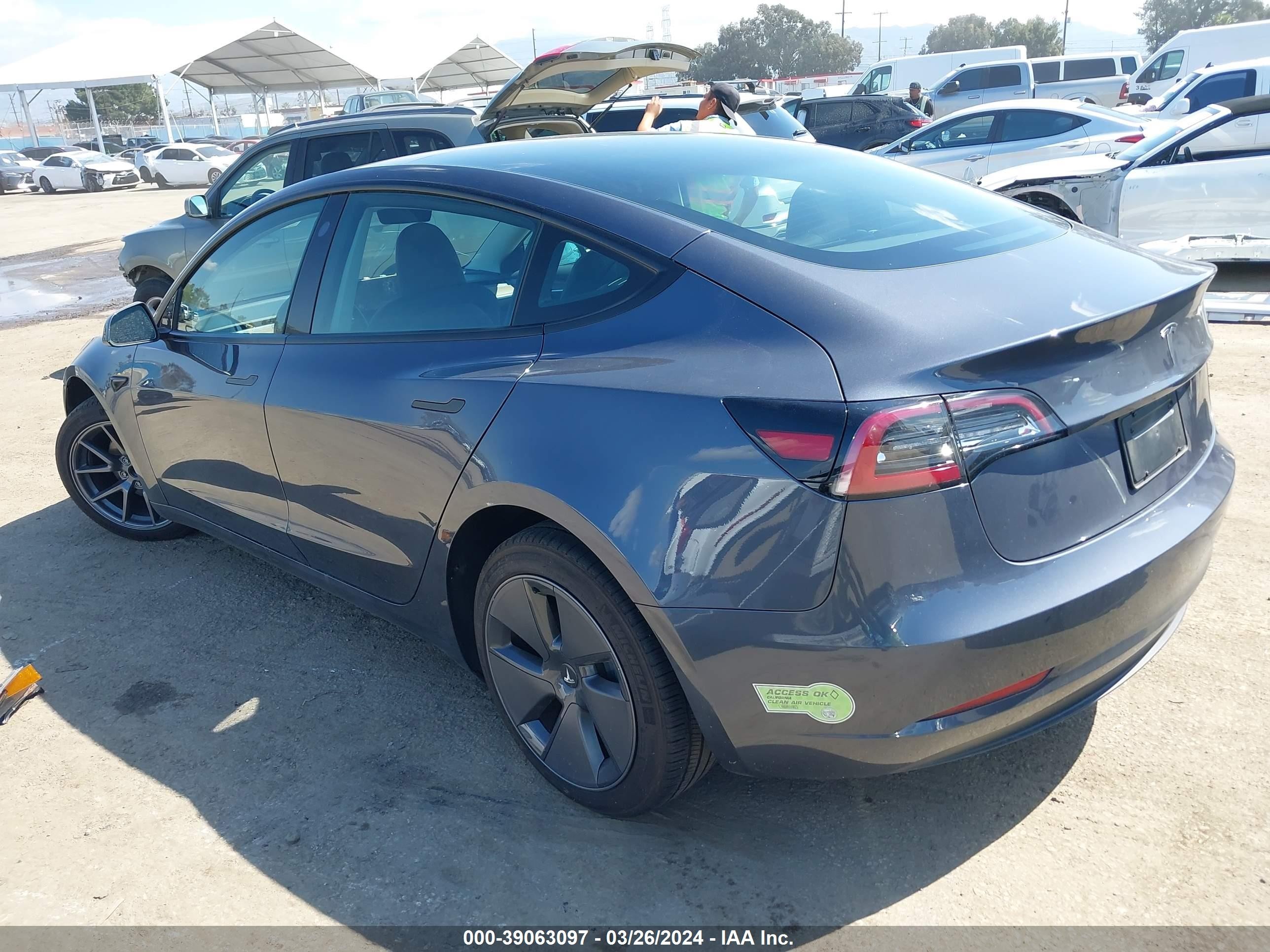 Photo 2 VIN: 5YJ3E1EA5PF519238 - TESLA MODEL 3 