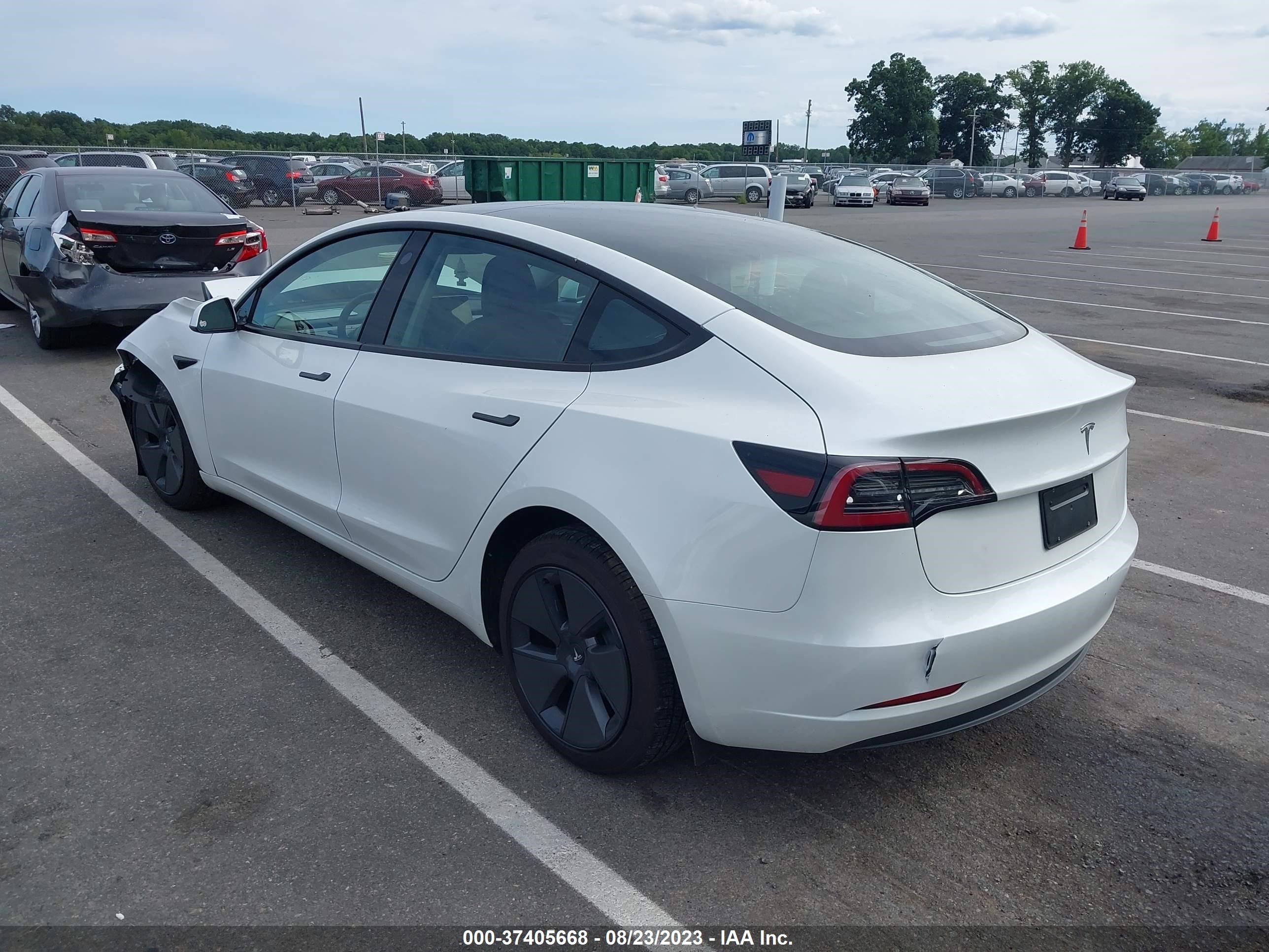 Photo 2 VIN: 5YJ3E1EA5PF556693 - TESLA MODEL 3 