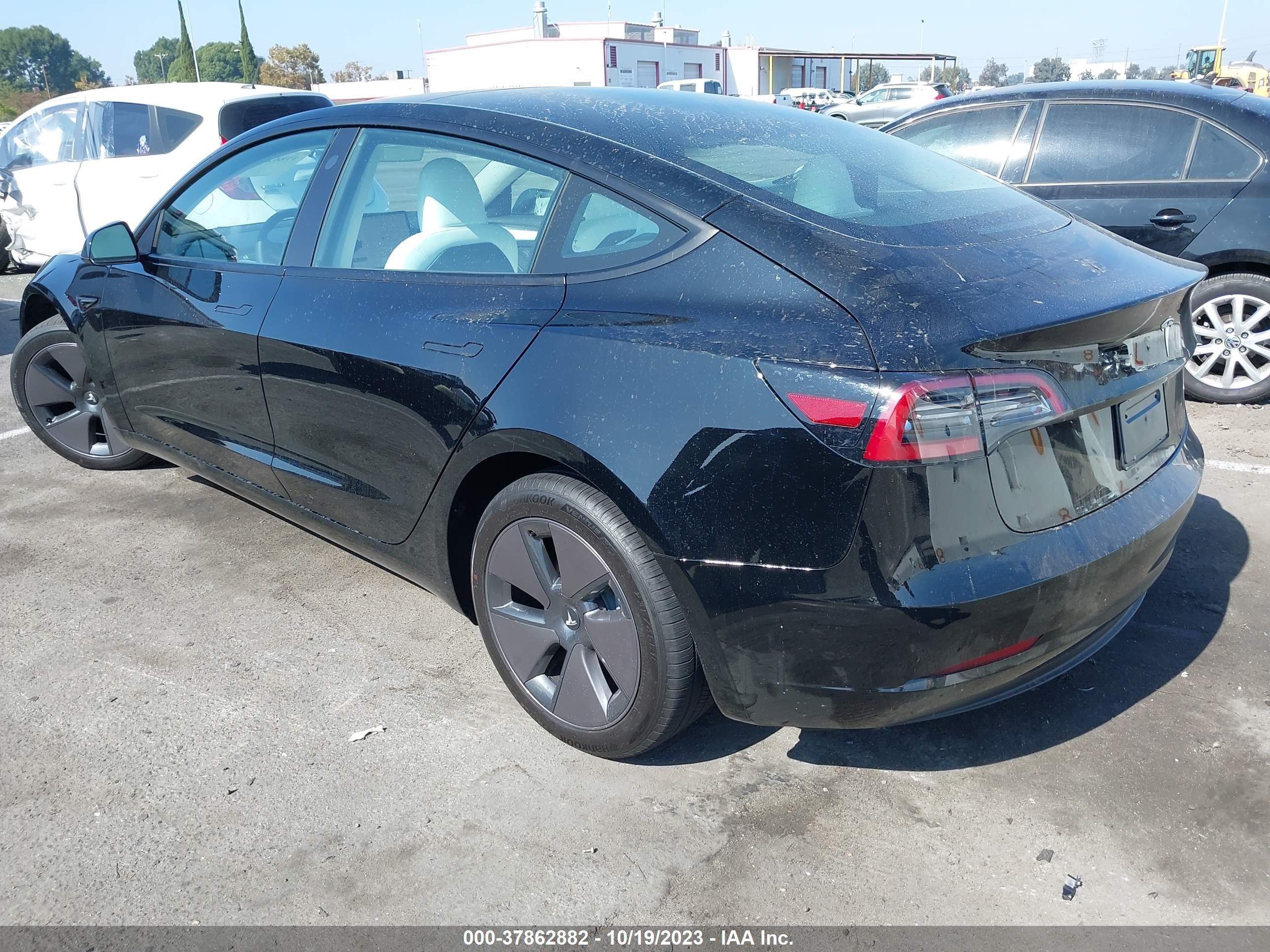 Photo 2 VIN: 5YJ3E1EA5PF619582 - TESLA MODEL 3 