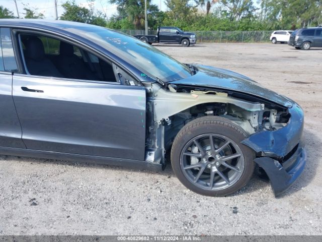 Photo 5 VIN: 5YJ3E1EA5PF648404 - TESLA MODEL 3 