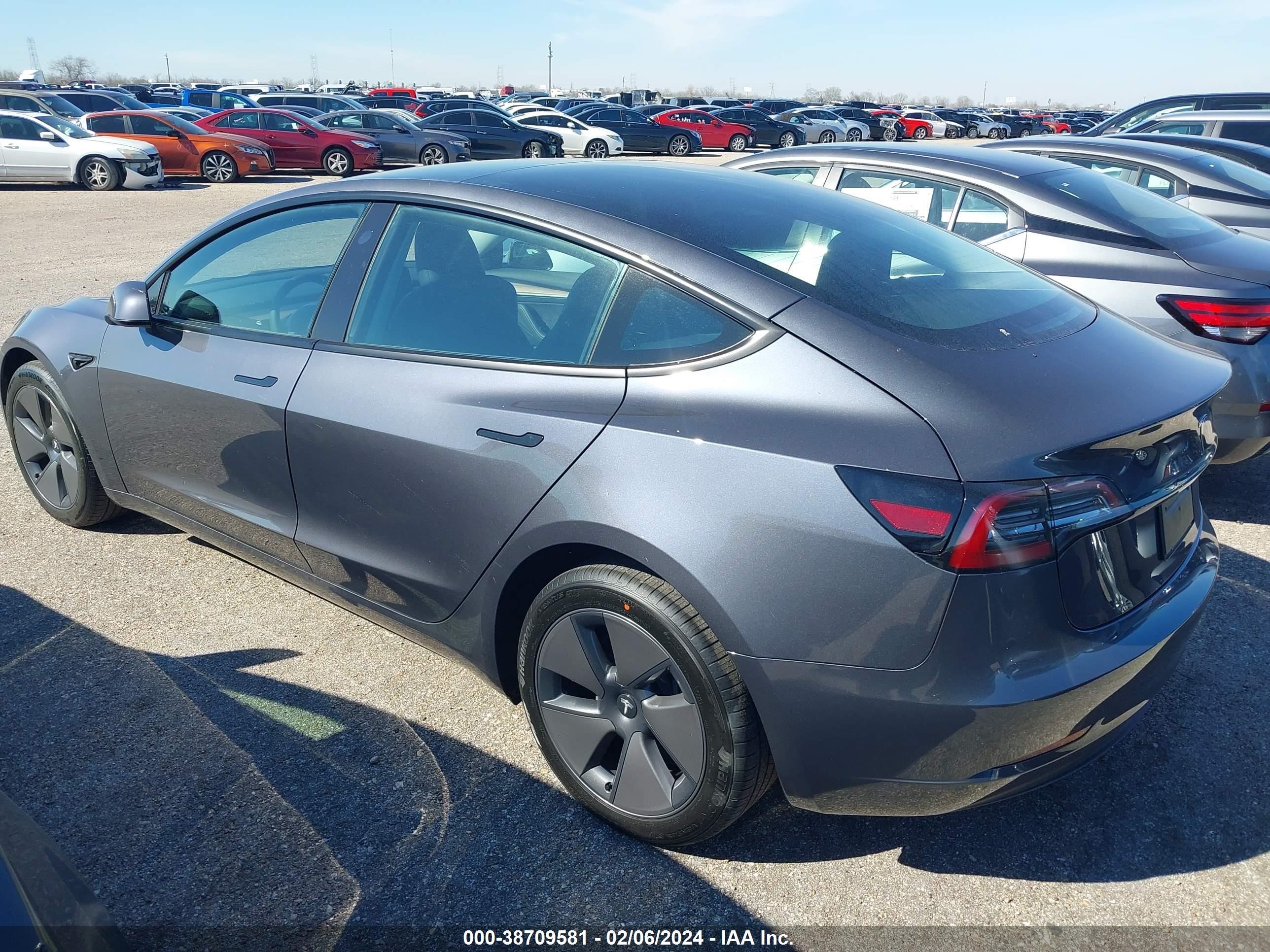 Photo 2 VIN: 5YJ3E1EA5PF712943 - TESLA MODEL 3 