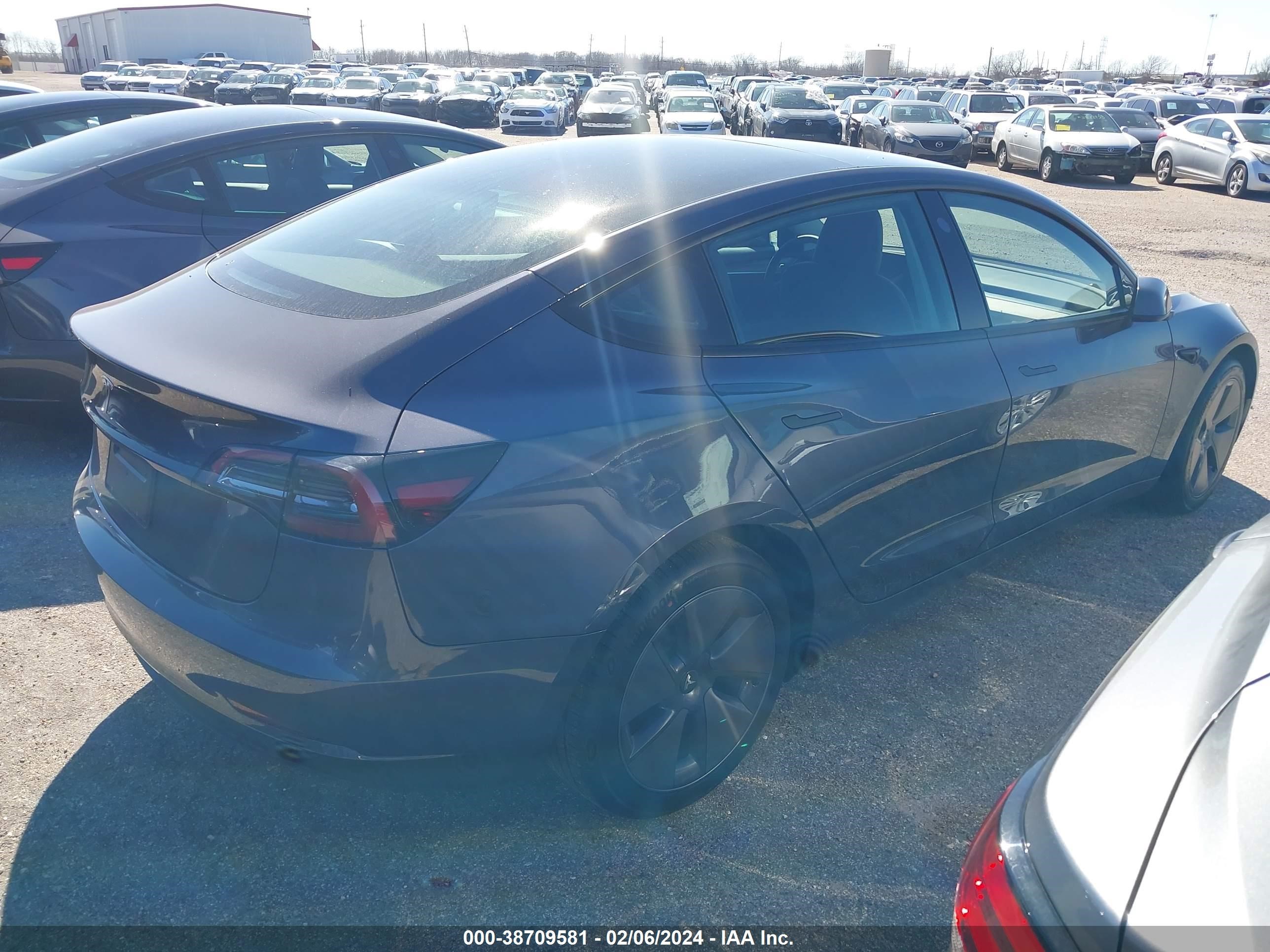 Photo 3 VIN: 5YJ3E1EA5PF712943 - TESLA MODEL 3 