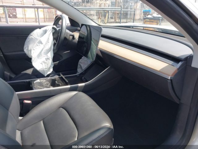 Photo 4 VIN: 5YJ3E1EA6JF048501 - TESLA MODEL 3 