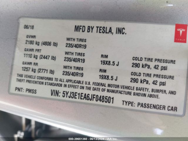 Photo 8 VIN: 5YJ3E1EA6JF048501 - TESLA MODEL 3 