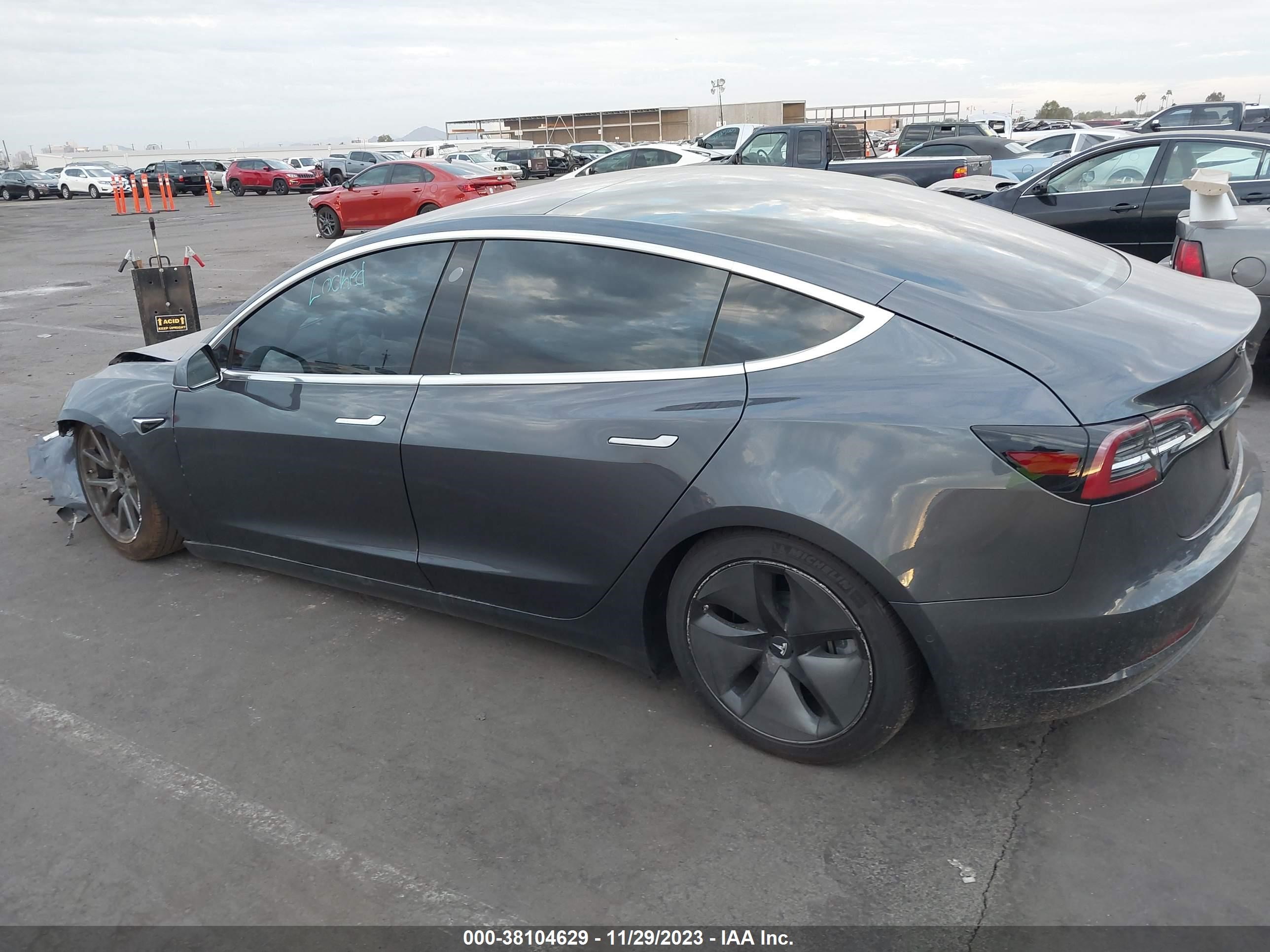 Photo 12 VIN: 5YJ3E1EA6JF052323 - TESLA MODEL 3 