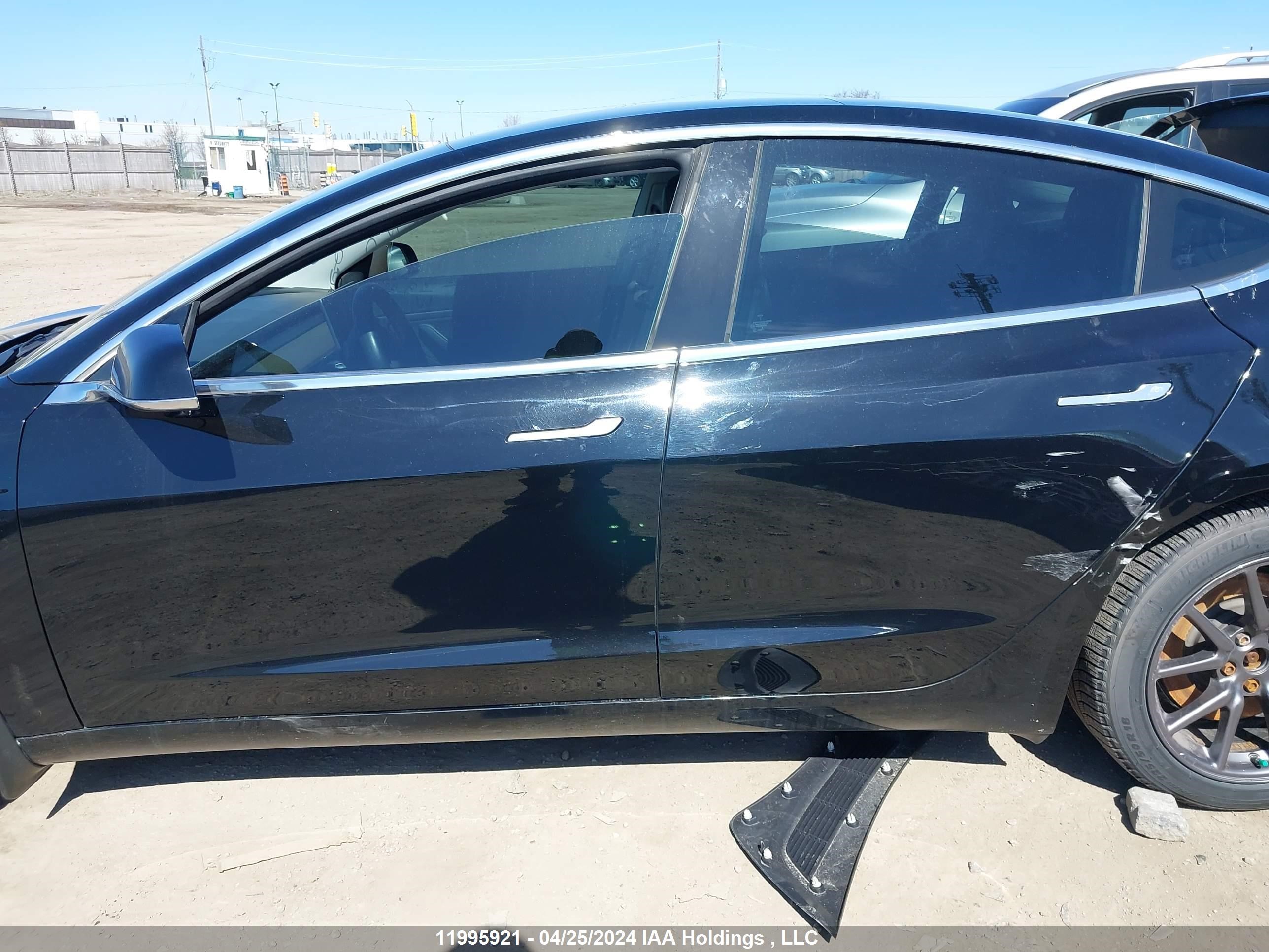 Photo 12 VIN: 5YJ3E1EA6JF179864 - TESLA MODEL 3 