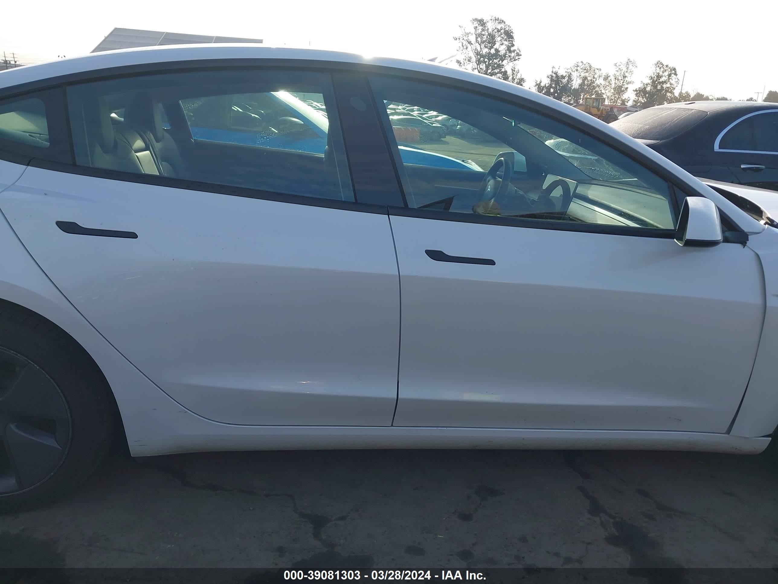 Photo 13 VIN: 5YJ3E1EA6NF375969 - TESLA MODEL 3 