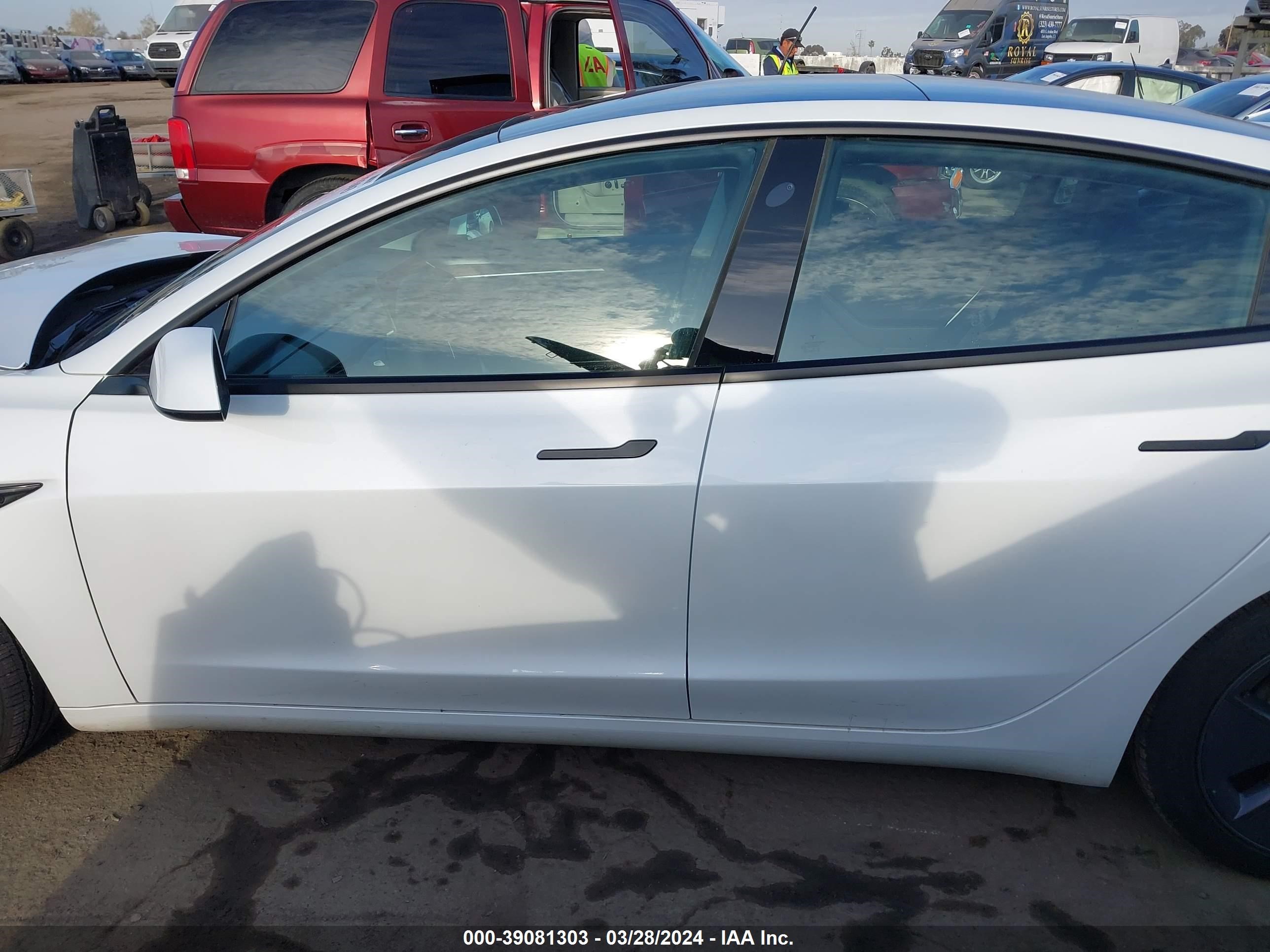 Photo 14 VIN: 5YJ3E1EA6NF375969 - TESLA MODEL 3 