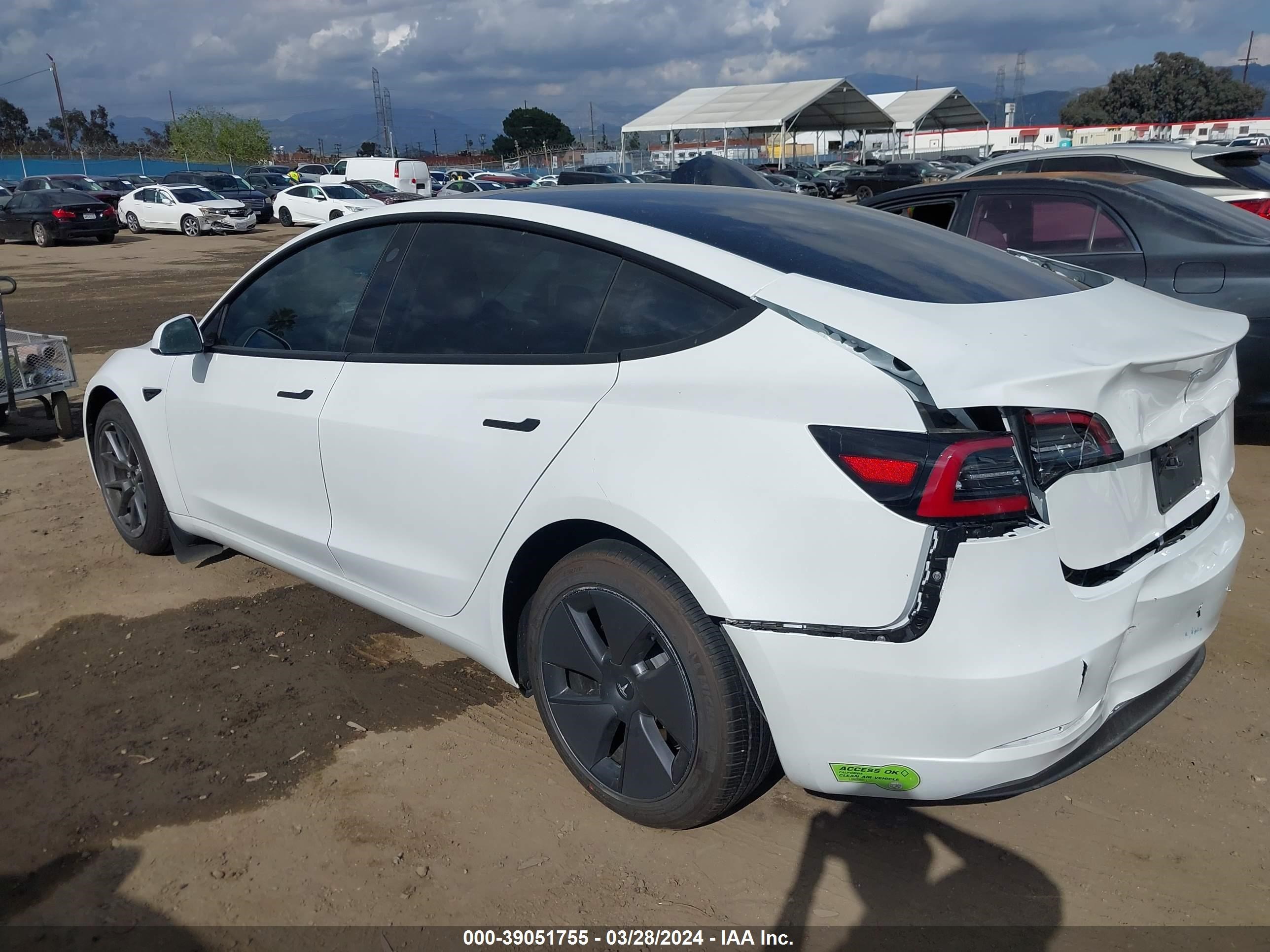 Photo 2 VIN: 5YJ3E1EA6PF417107 - TESLA MODEL 3 