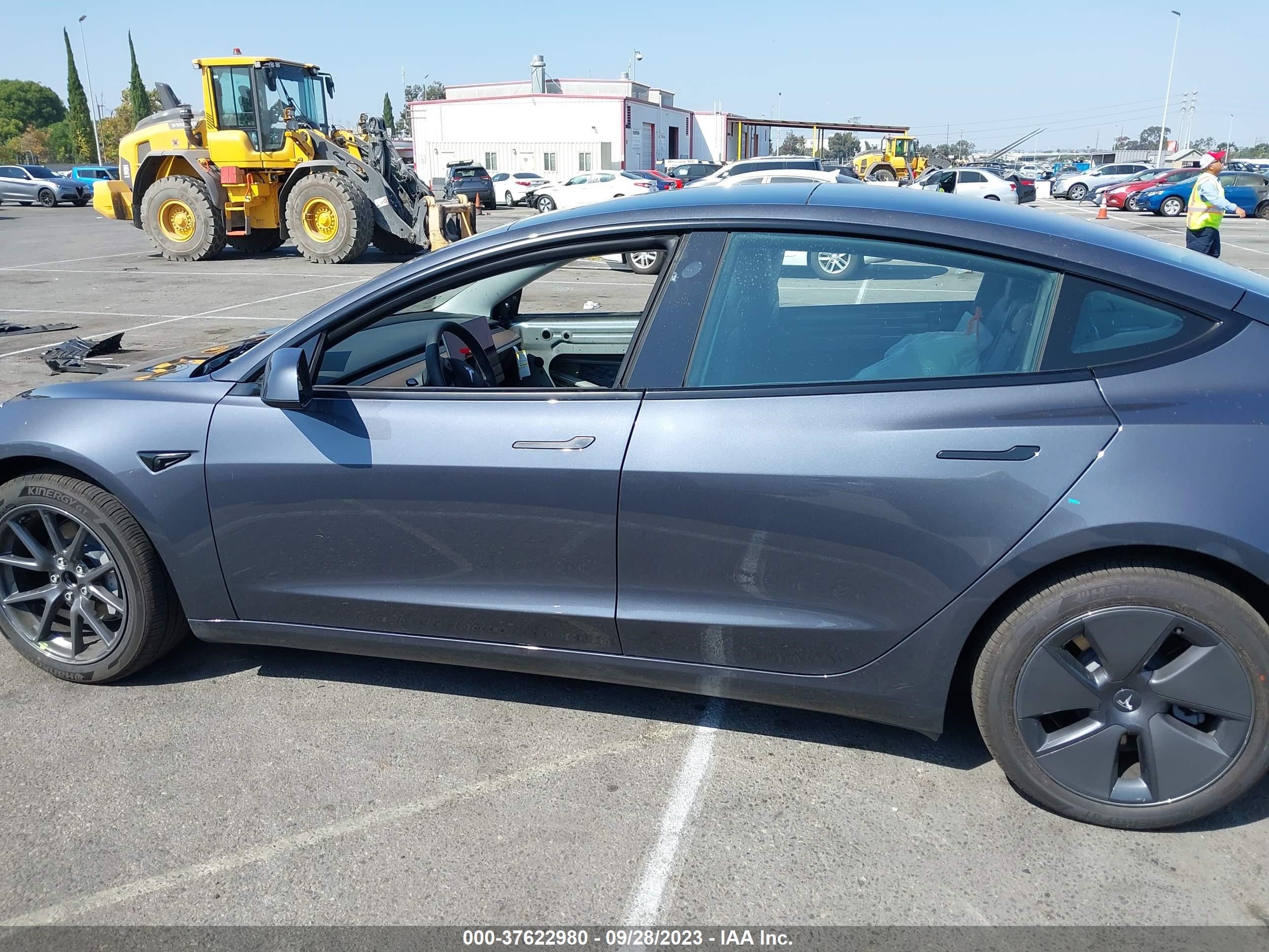 Photo 12 VIN: 5YJ3E1EA6PF432125 - TESLA MODEL 3 