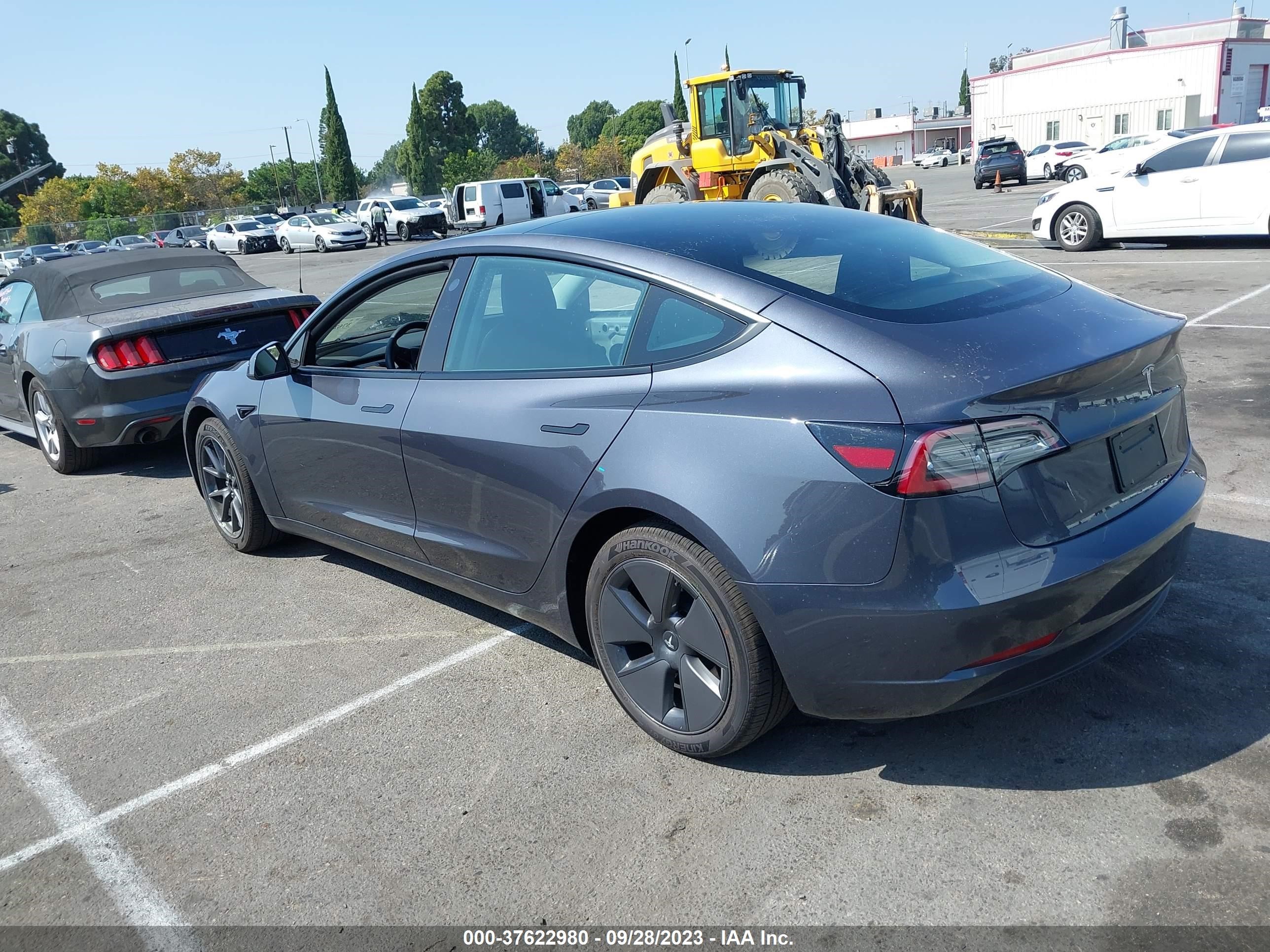 Photo 2 VIN: 5YJ3E1EA6PF432125 - TESLA MODEL 3 