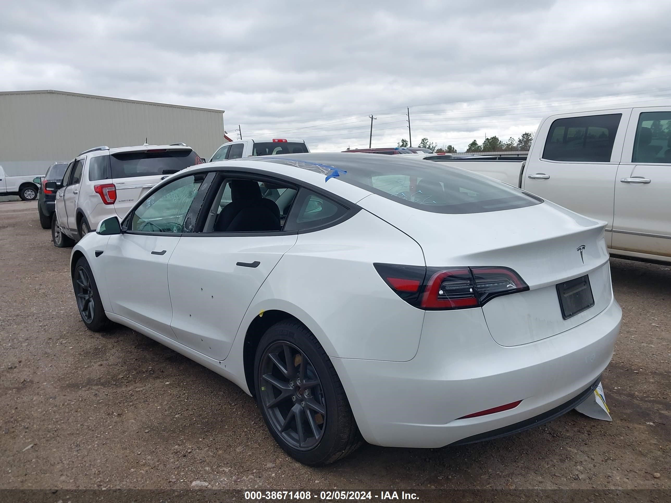 Photo 2 VIN: 5YJ3E1EA6PF437650 - TESLA MODEL 3 