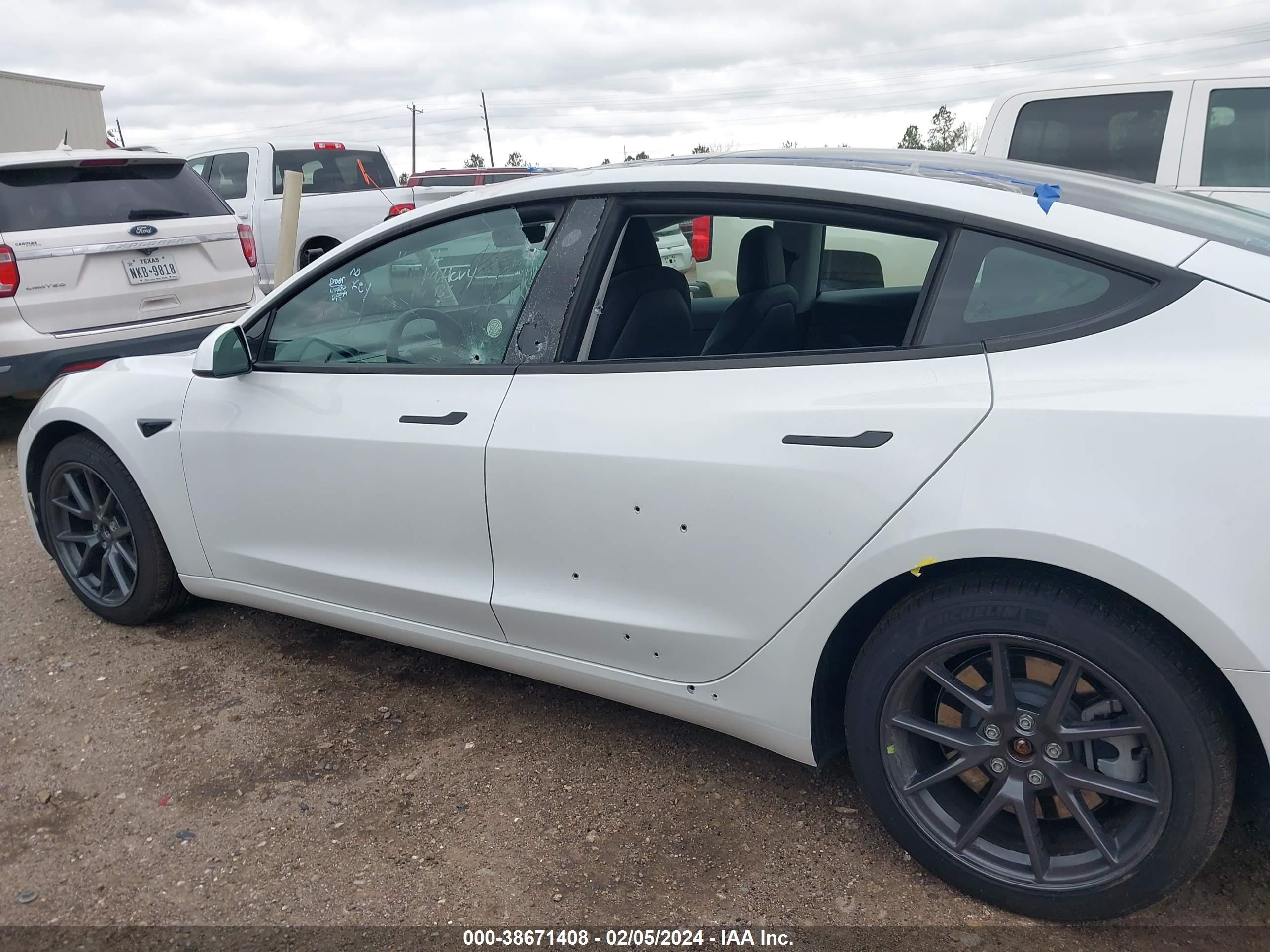 Photo 5 VIN: 5YJ3E1EA6PF437650 - TESLA MODEL 3 