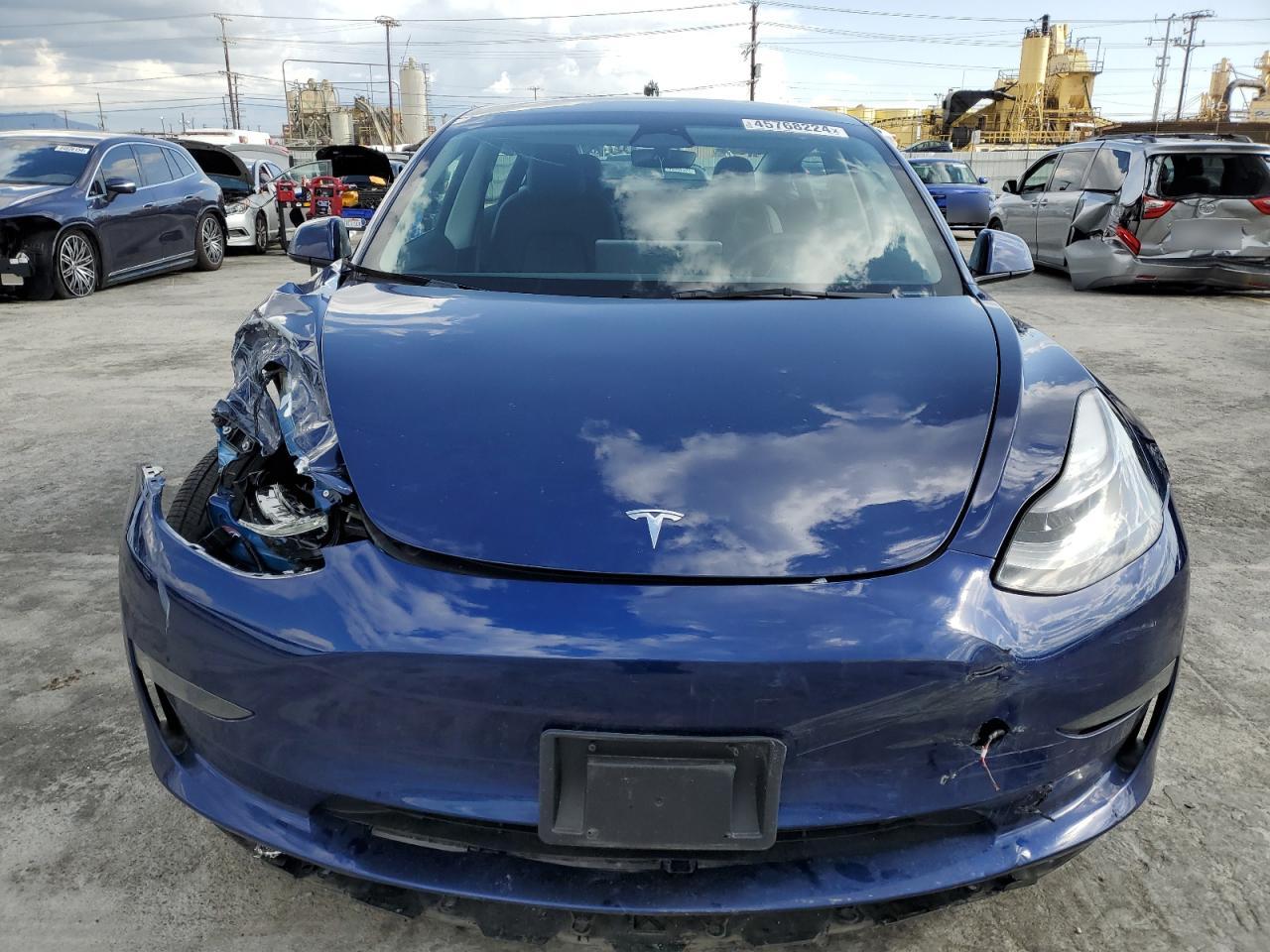 Photo 4 VIN: 5YJ3E1EA6PF565998 - TESLA MODEL 3 