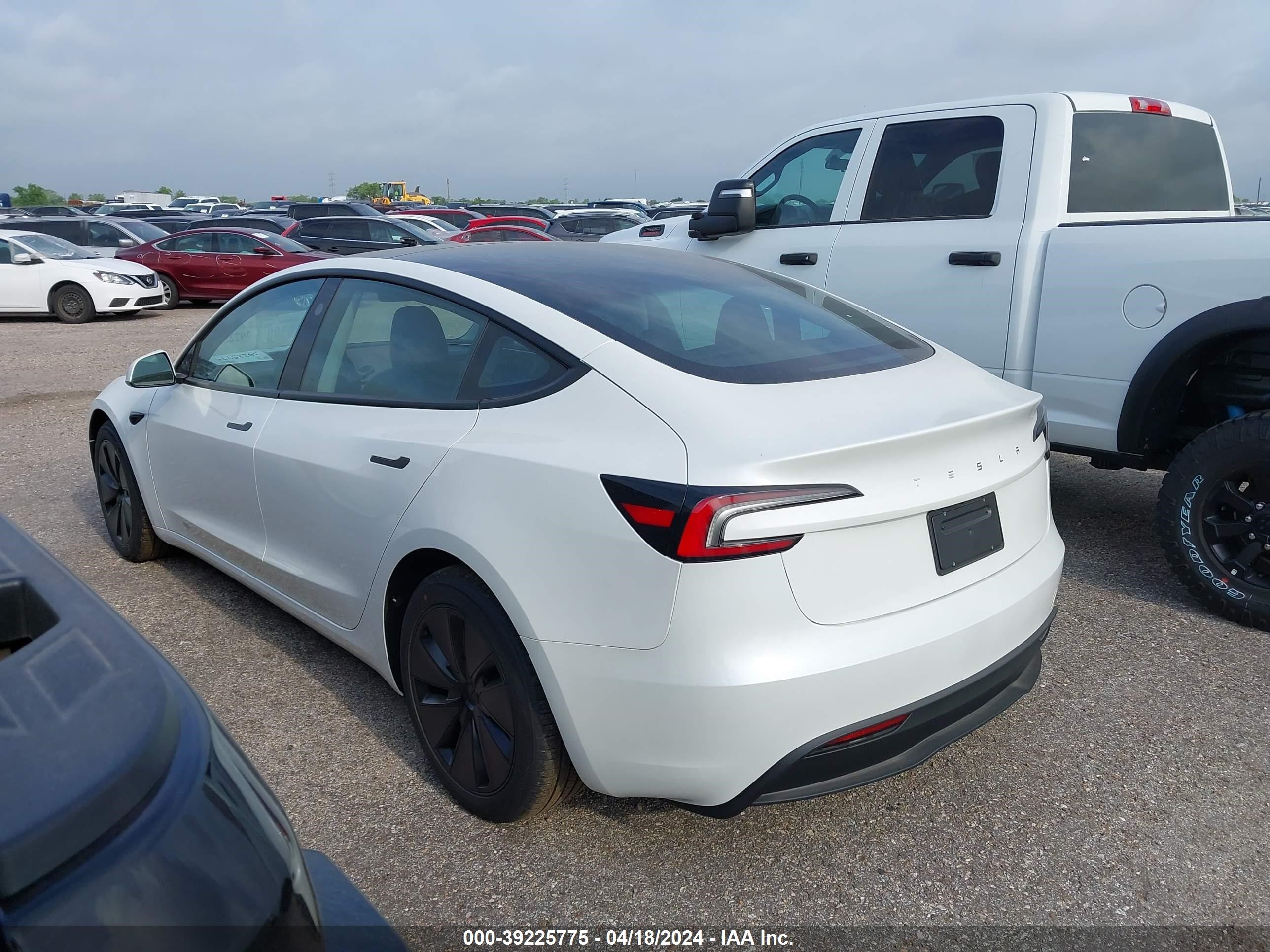 Photo 2 VIN: 5YJ3E1EA6RF724442 - TESLA MODEL 3 