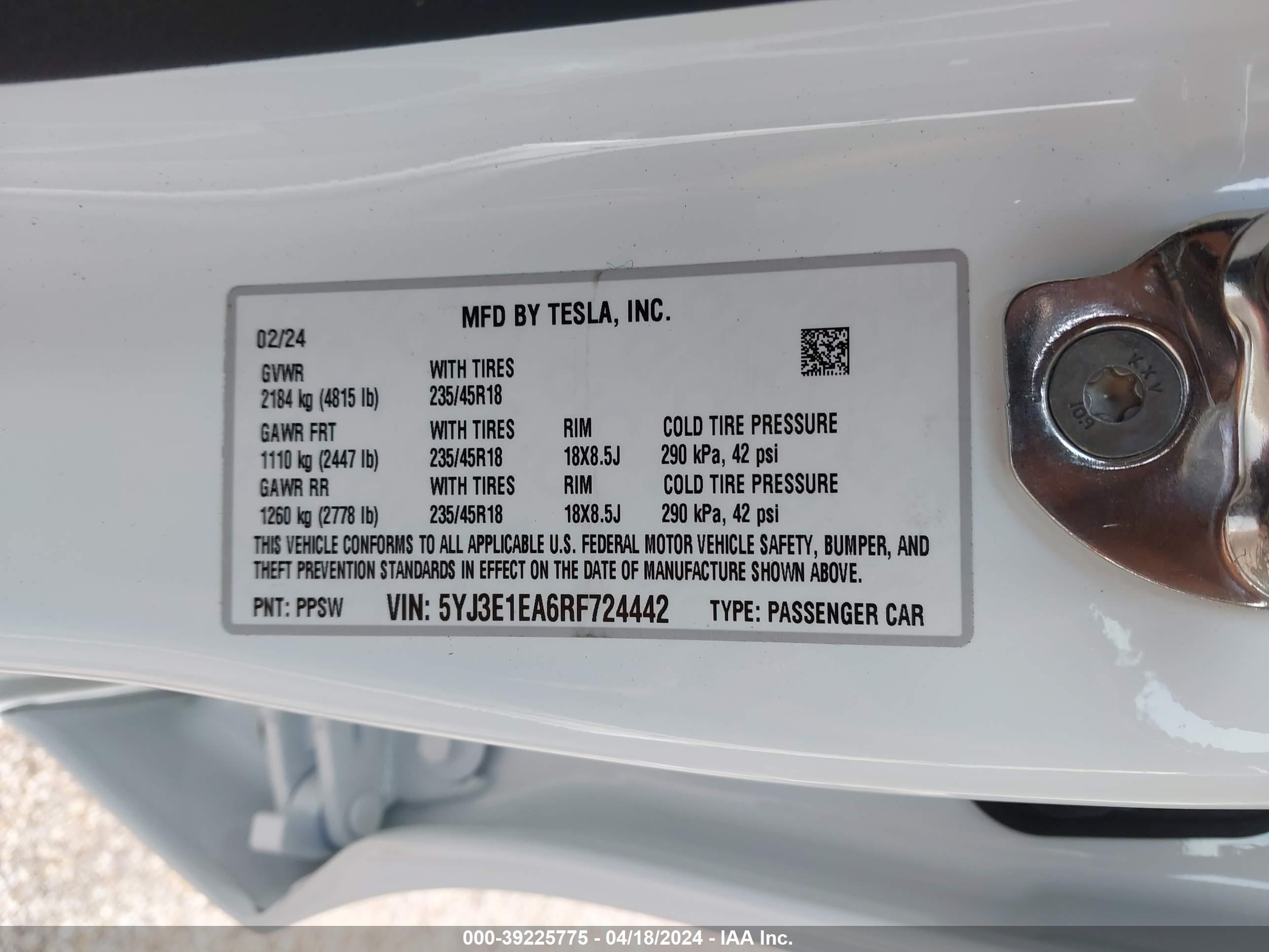 Photo 4 VIN: 5YJ3E1EA6RF724442 - TESLA MODEL 3 