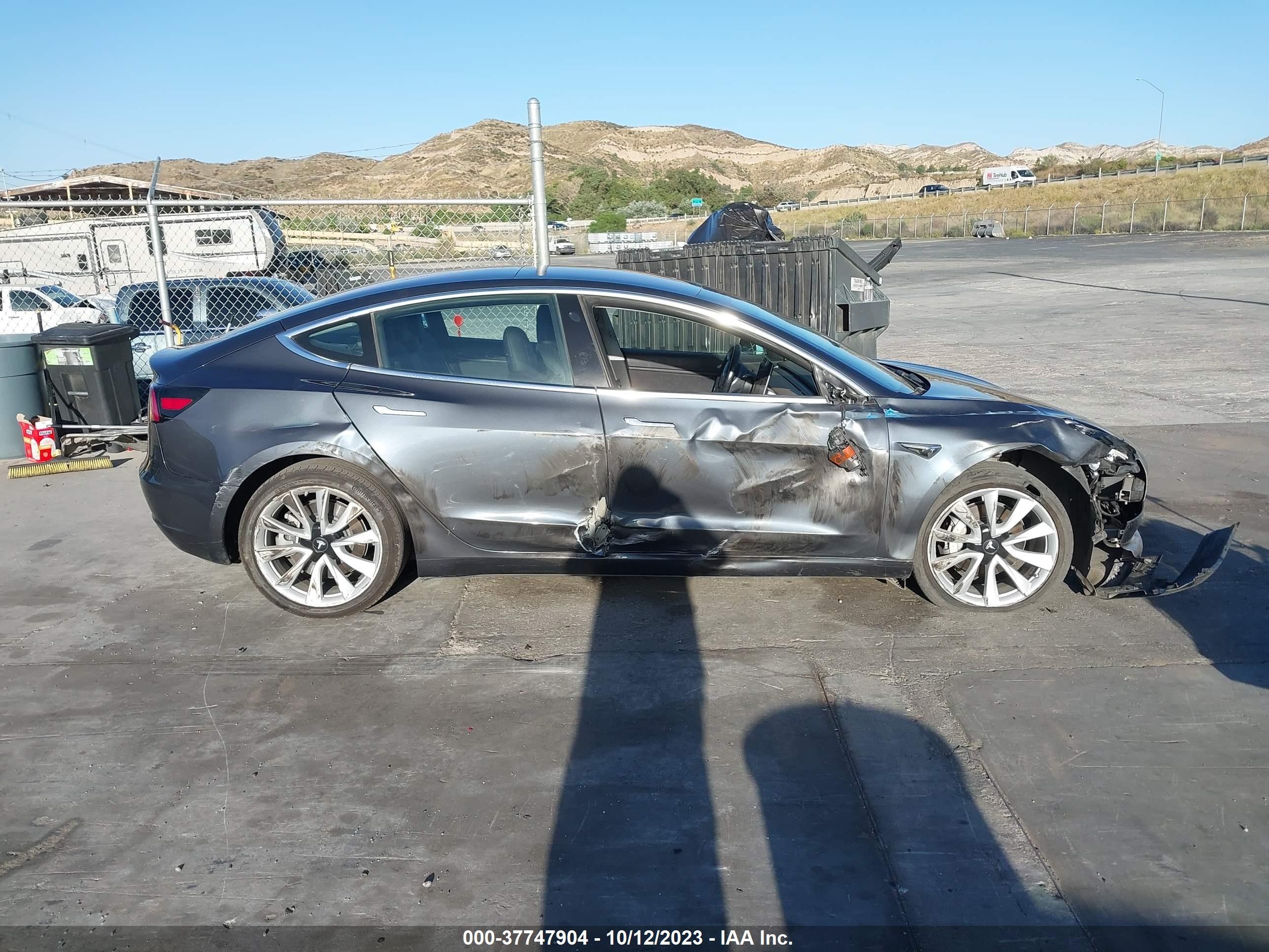 Photo 11 VIN: 5YJ3E1EA7JF007763 - TESLA MODEL 3 