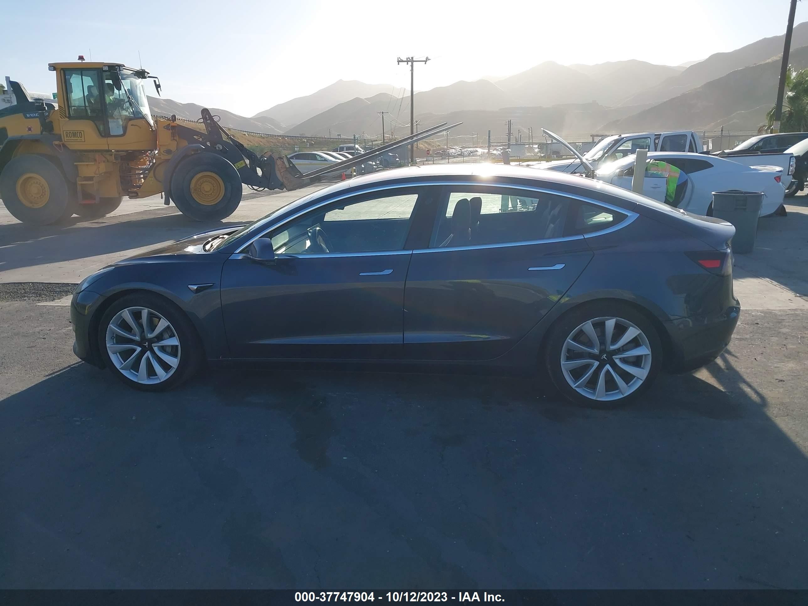 Photo 12 VIN: 5YJ3E1EA7JF007763 - TESLA MODEL 3 