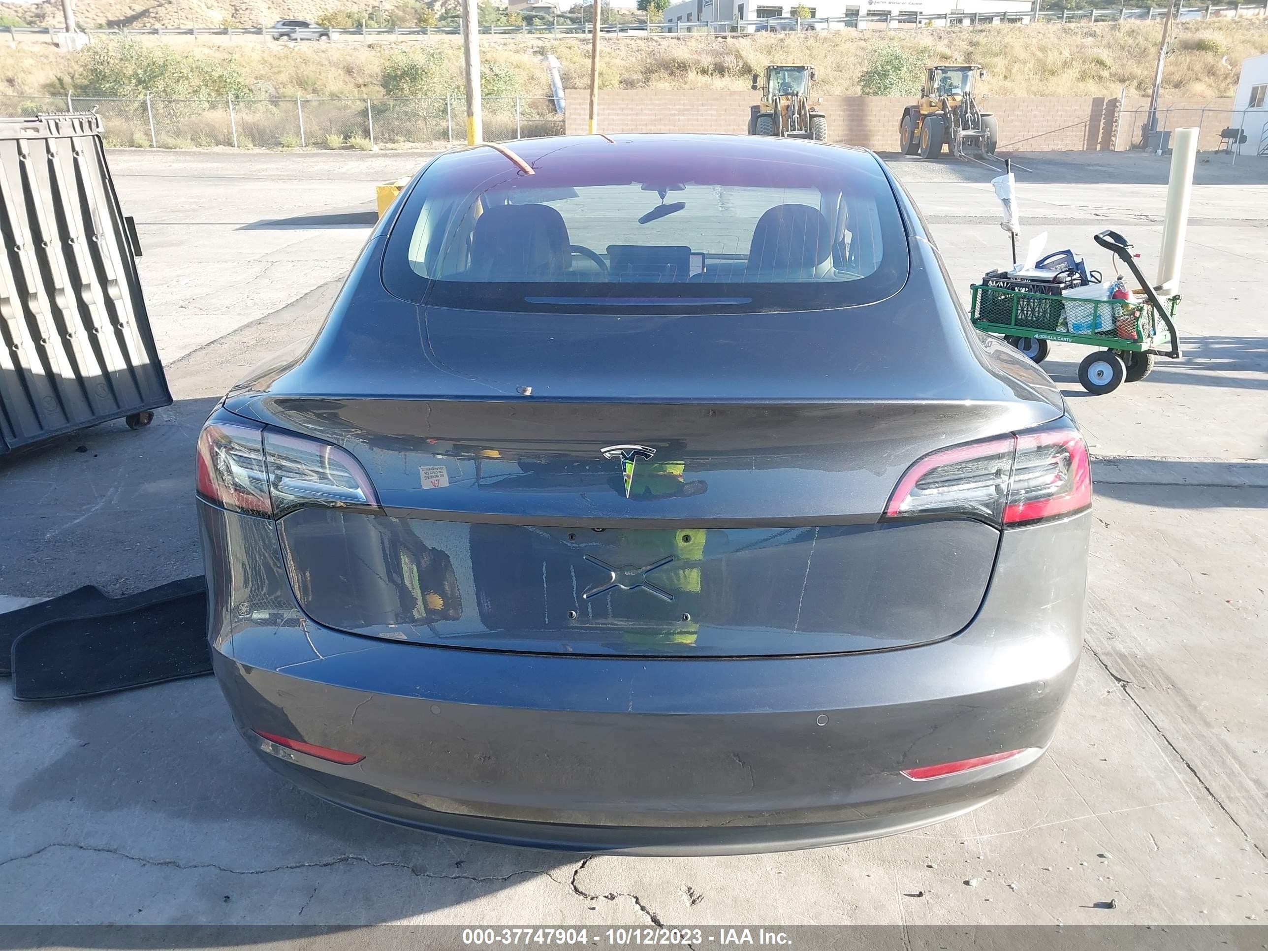 Photo 14 VIN: 5YJ3E1EA7JF007763 - TESLA MODEL 3 