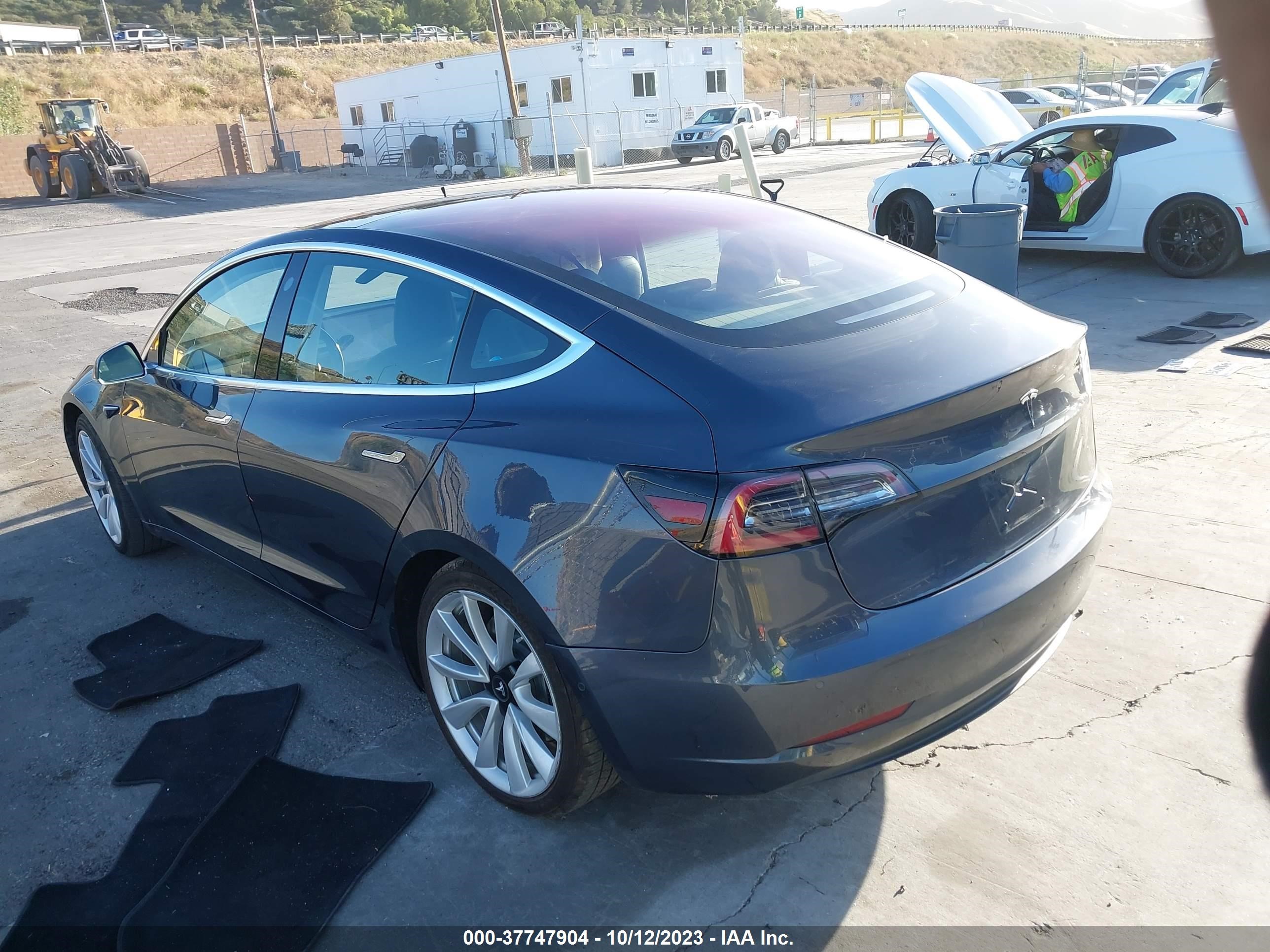 Photo 2 VIN: 5YJ3E1EA7JF007763 - TESLA MODEL 3 