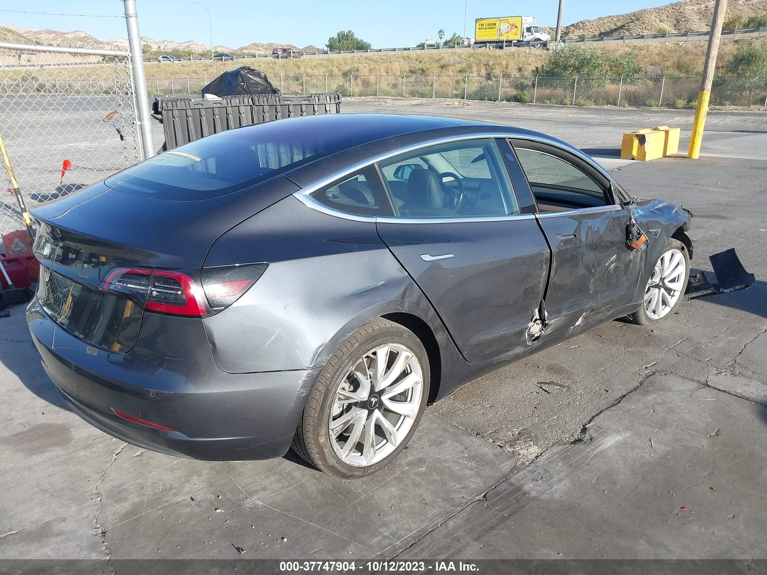 Photo 3 VIN: 5YJ3E1EA7JF007763 - TESLA MODEL 3 