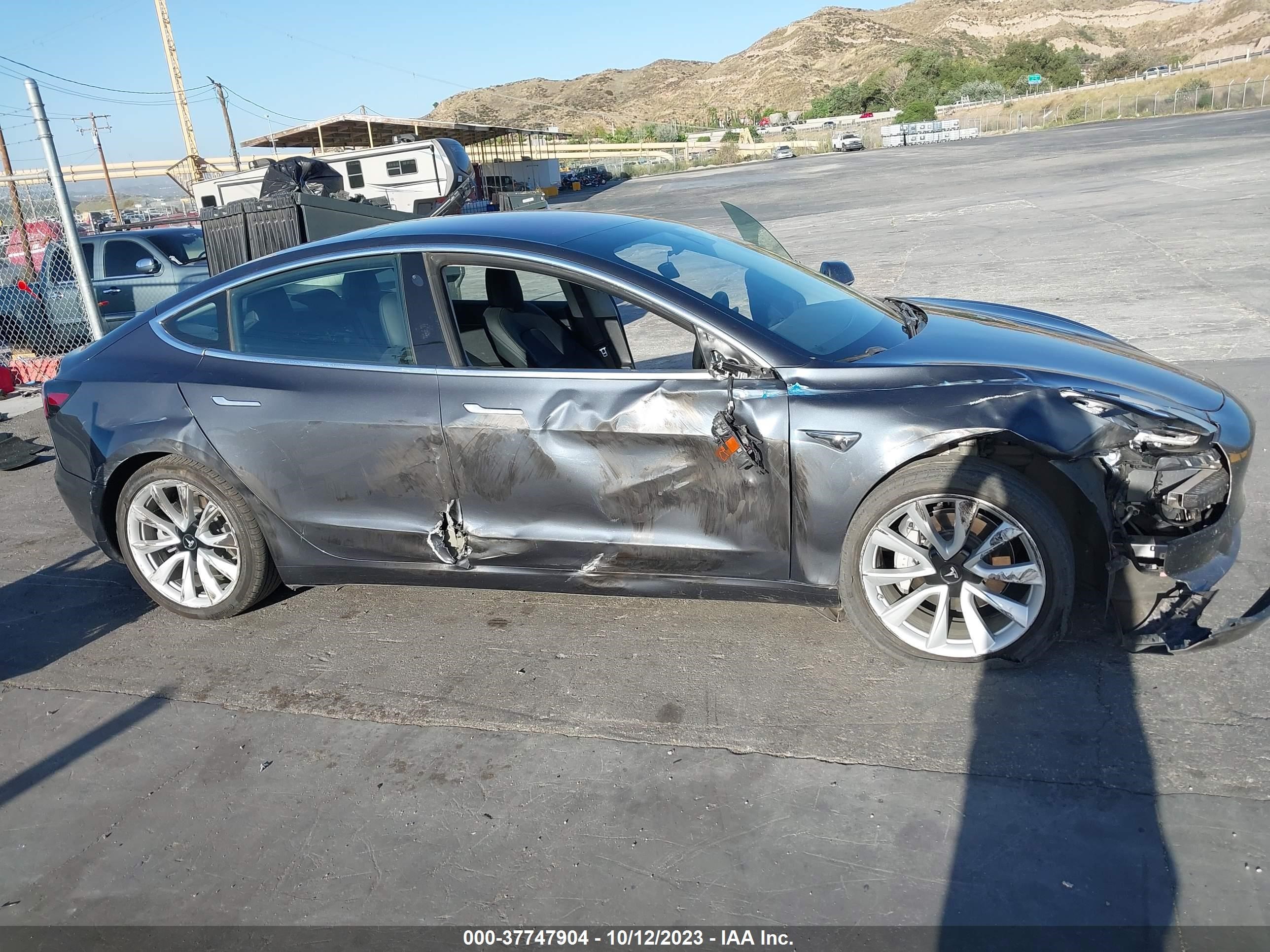 Photo 5 VIN: 5YJ3E1EA7JF007763 - TESLA MODEL 3 