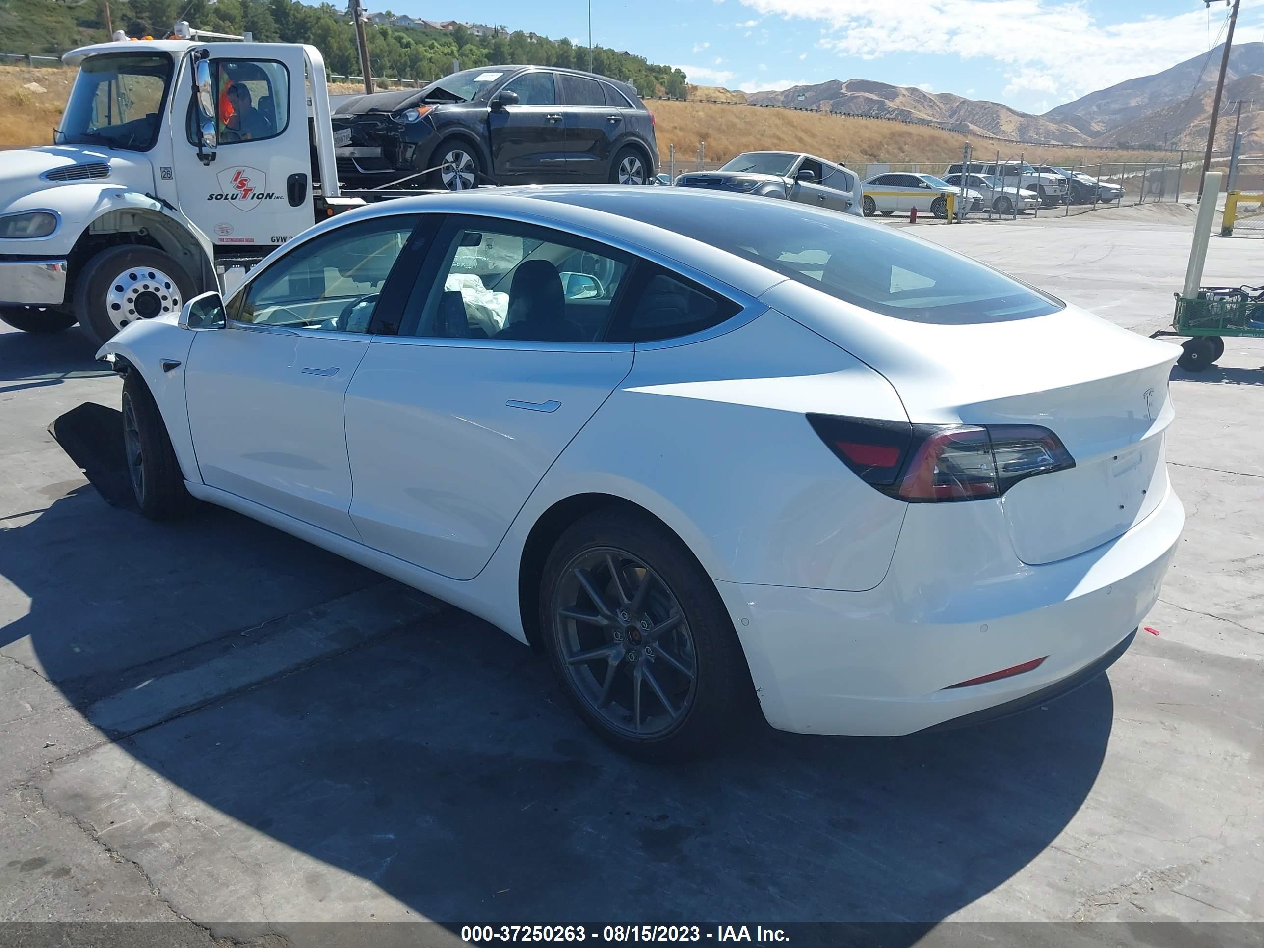 Photo 2 VIN: 5YJ3E1EA7JF046207 - TESLA MODEL 3 