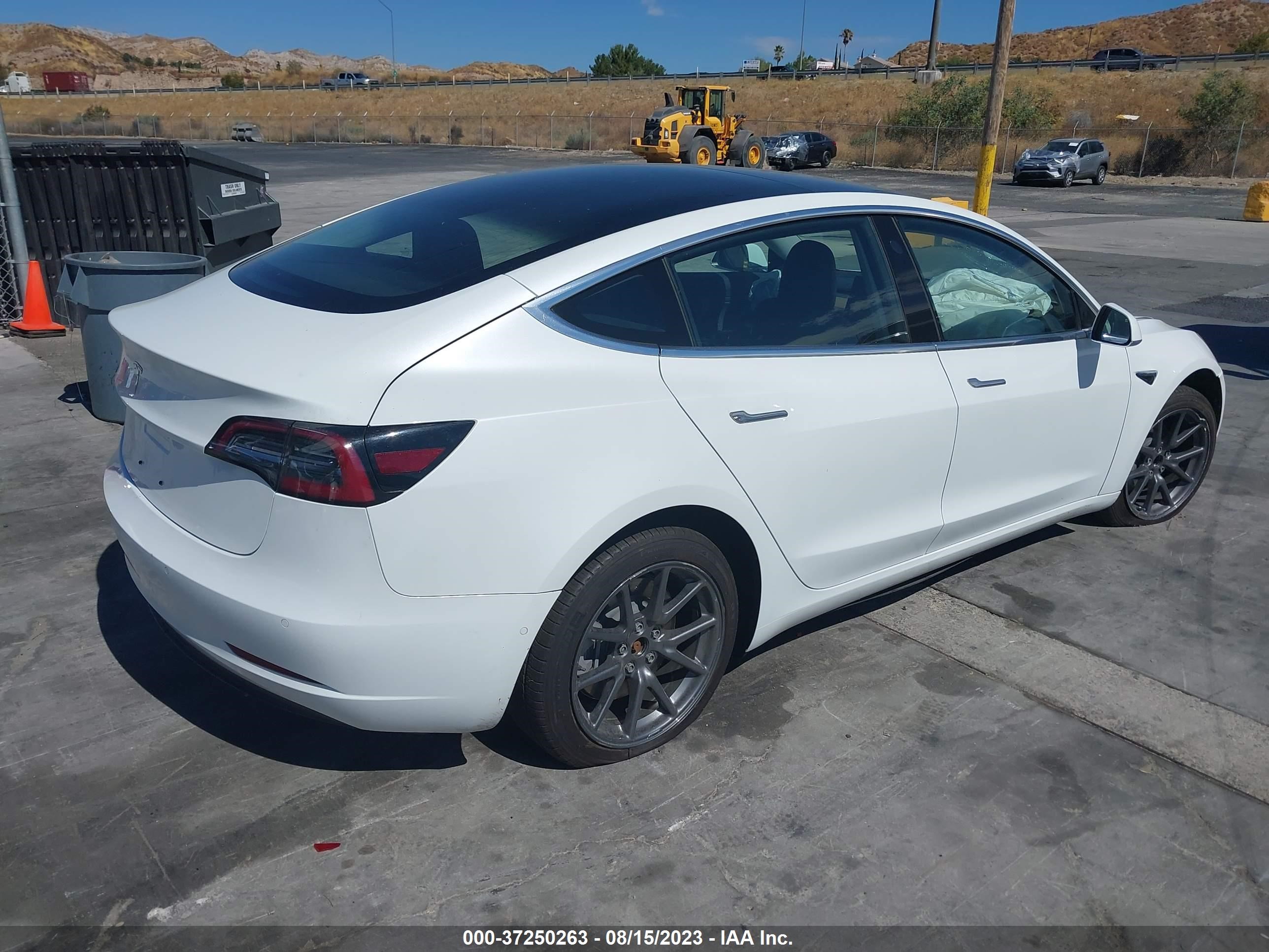 Photo 3 VIN: 5YJ3E1EA7JF046207 - TESLA MODEL 3 