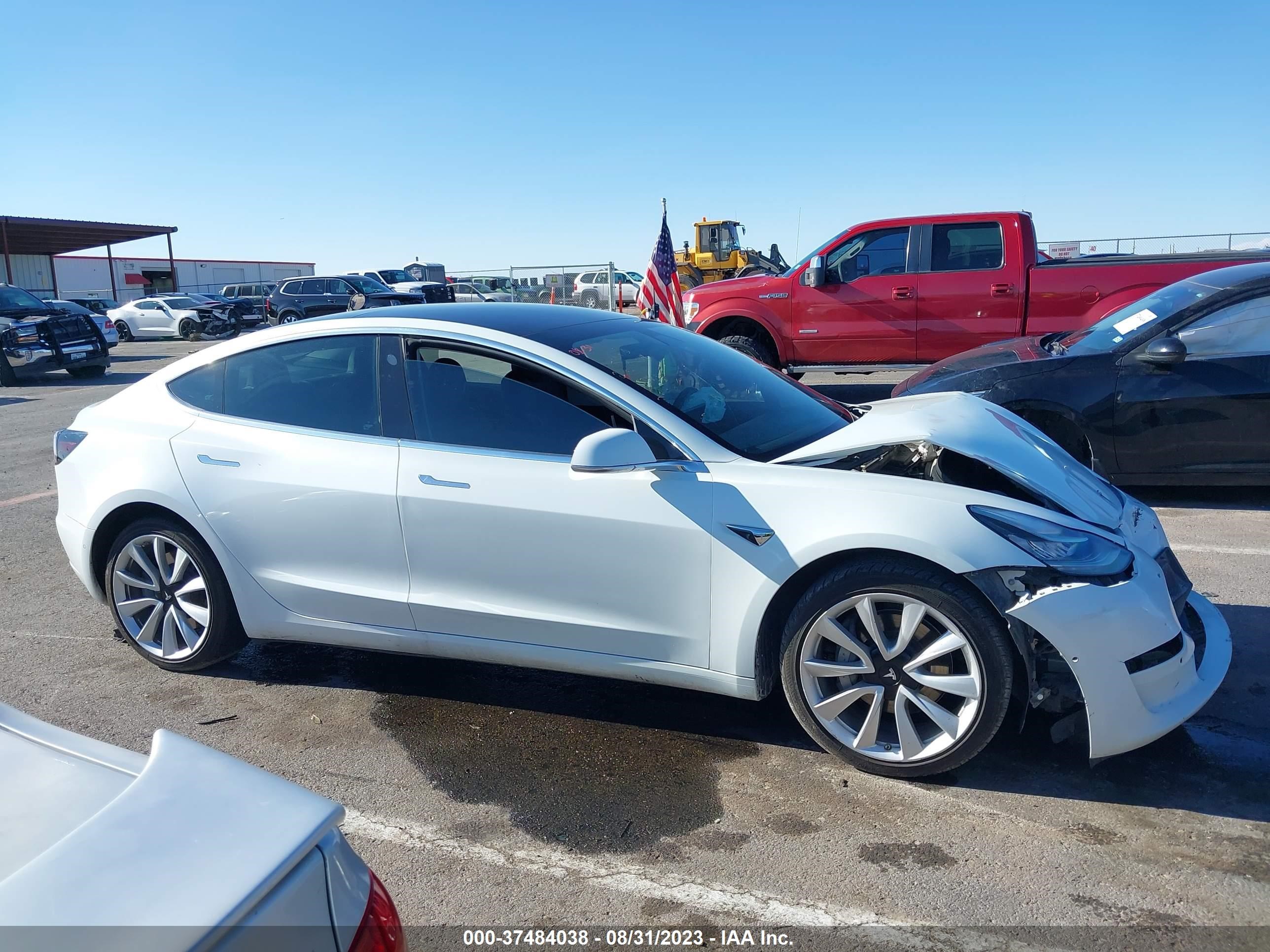 Photo 10 VIN: 5YJ3E1EA7JF126476 - TESLA MODEL 3 