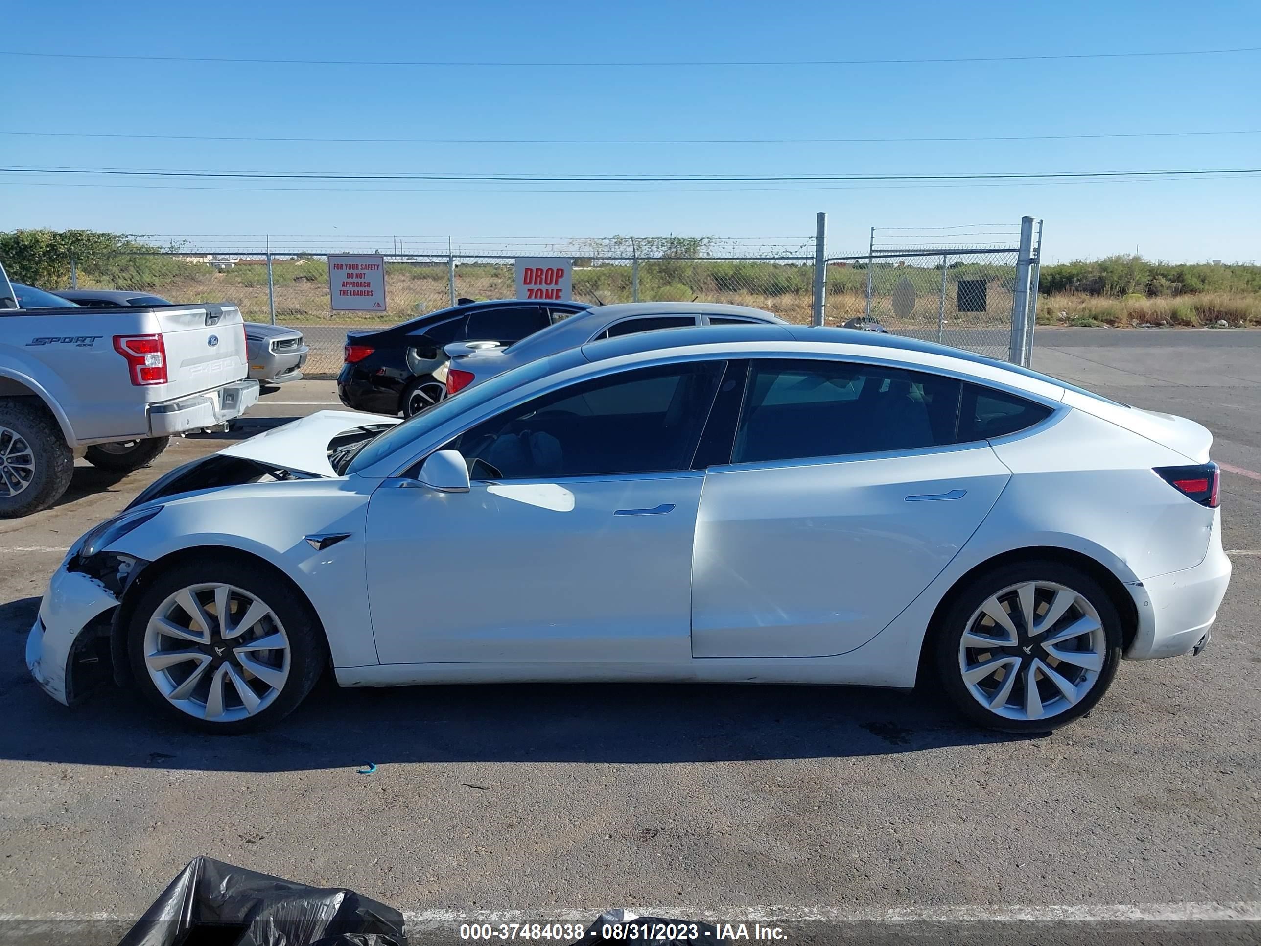 Photo 11 VIN: 5YJ3E1EA7JF126476 - TESLA MODEL 3 