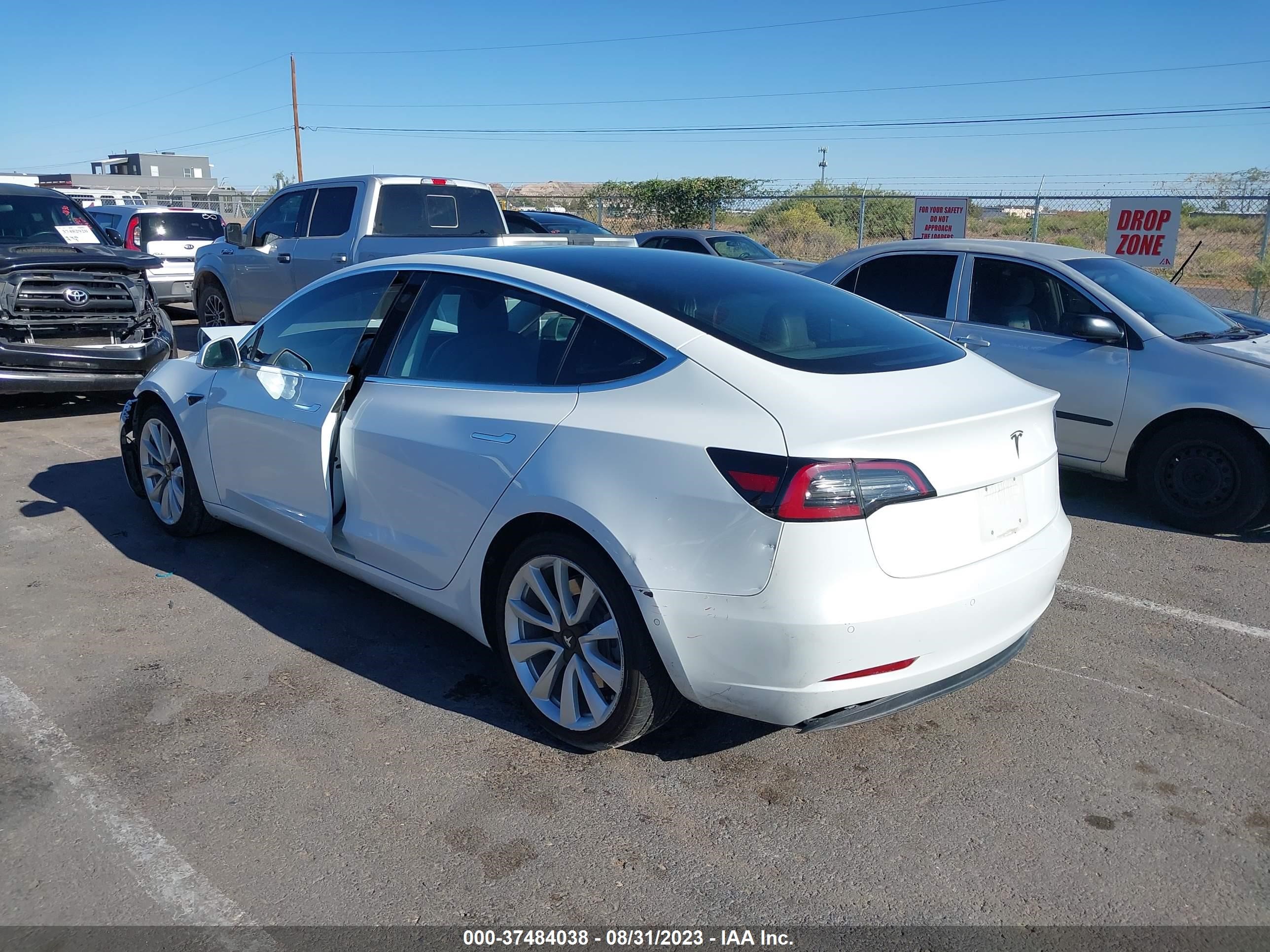 Photo 2 VIN: 5YJ3E1EA7JF126476 - TESLA MODEL 3 