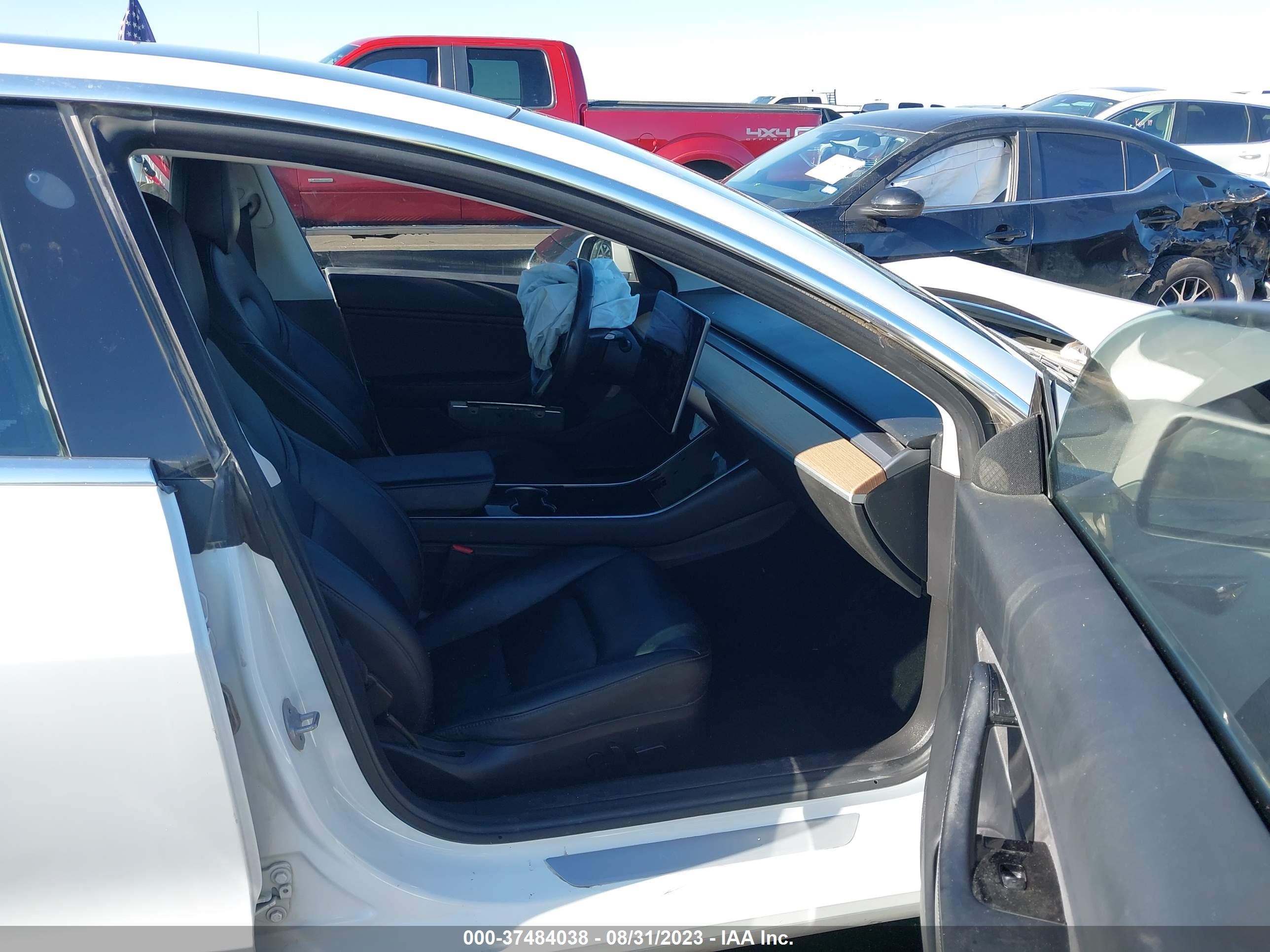 Photo 4 VIN: 5YJ3E1EA7JF126476 - TESLA MODEL 3 