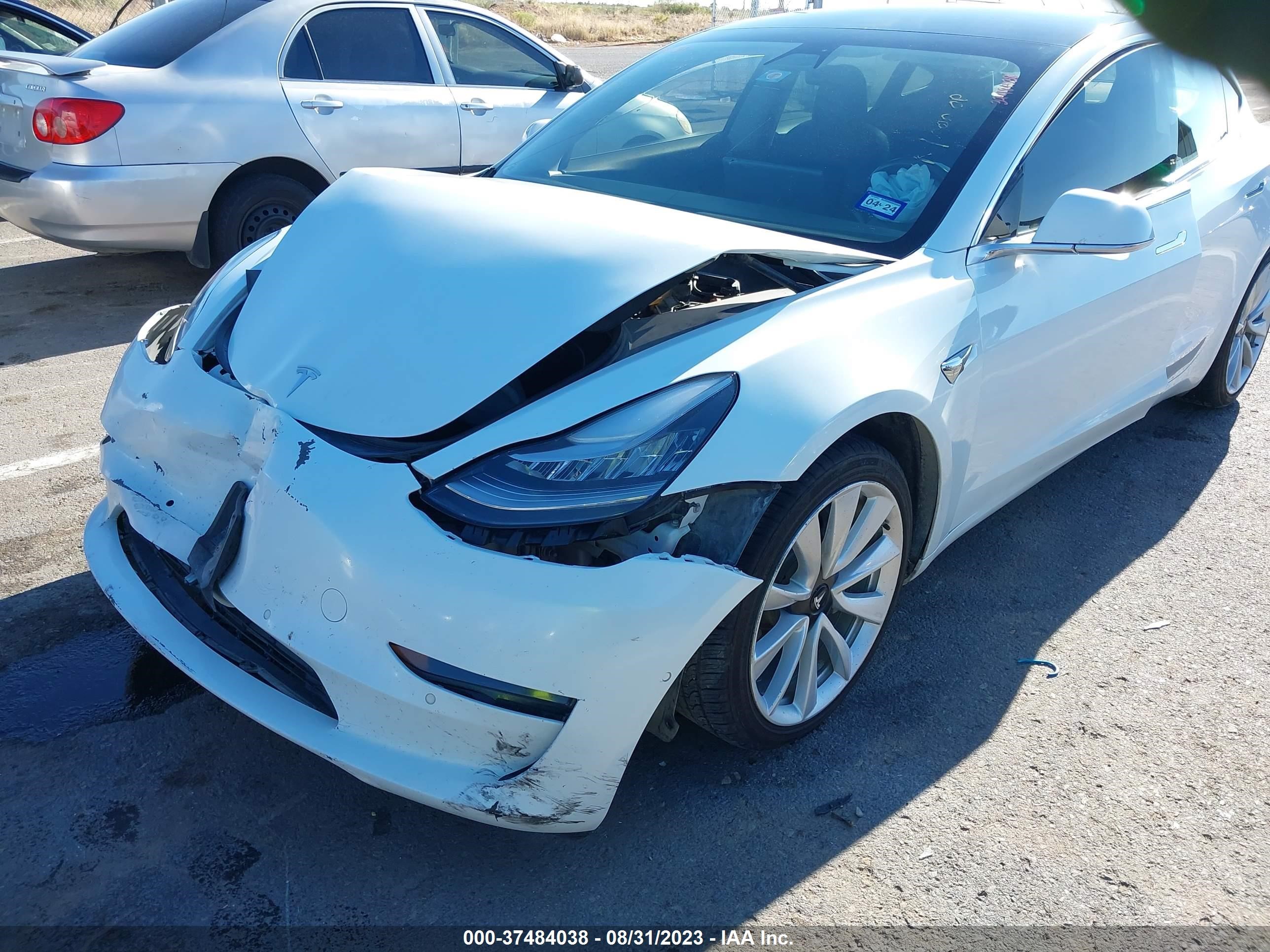 Photo 5 VIN: 5YJ3E1EA7JF126476 - TESLA MODEL 3 