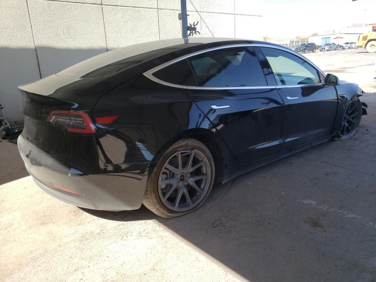 Photo 2 VIN: 5YJ3E1EA7JF157047 - TESLA MODEL 3 