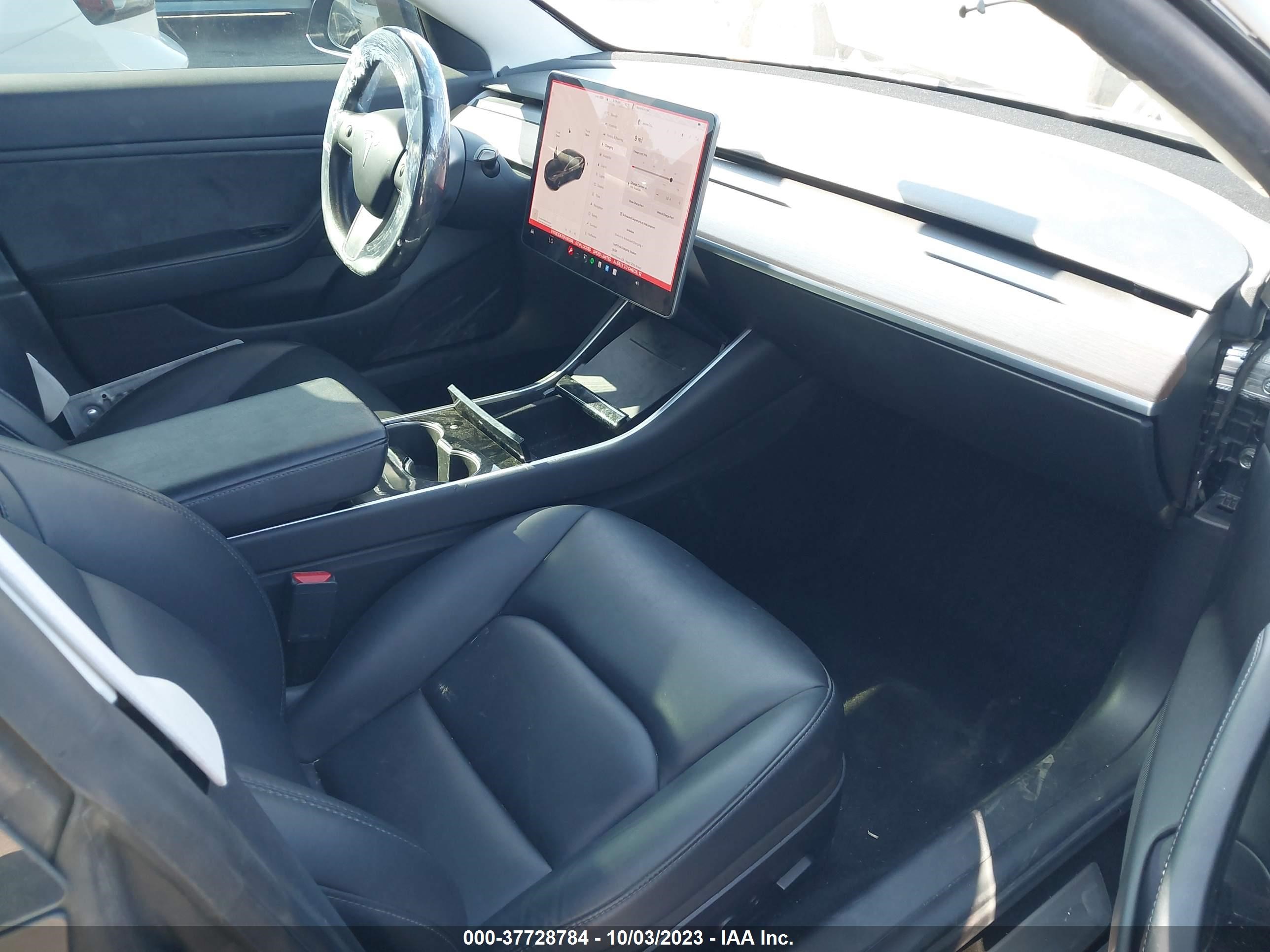 Photo 4 VIN: 5YJ3E1EA7KF410398 - TESLA MODEL 3 