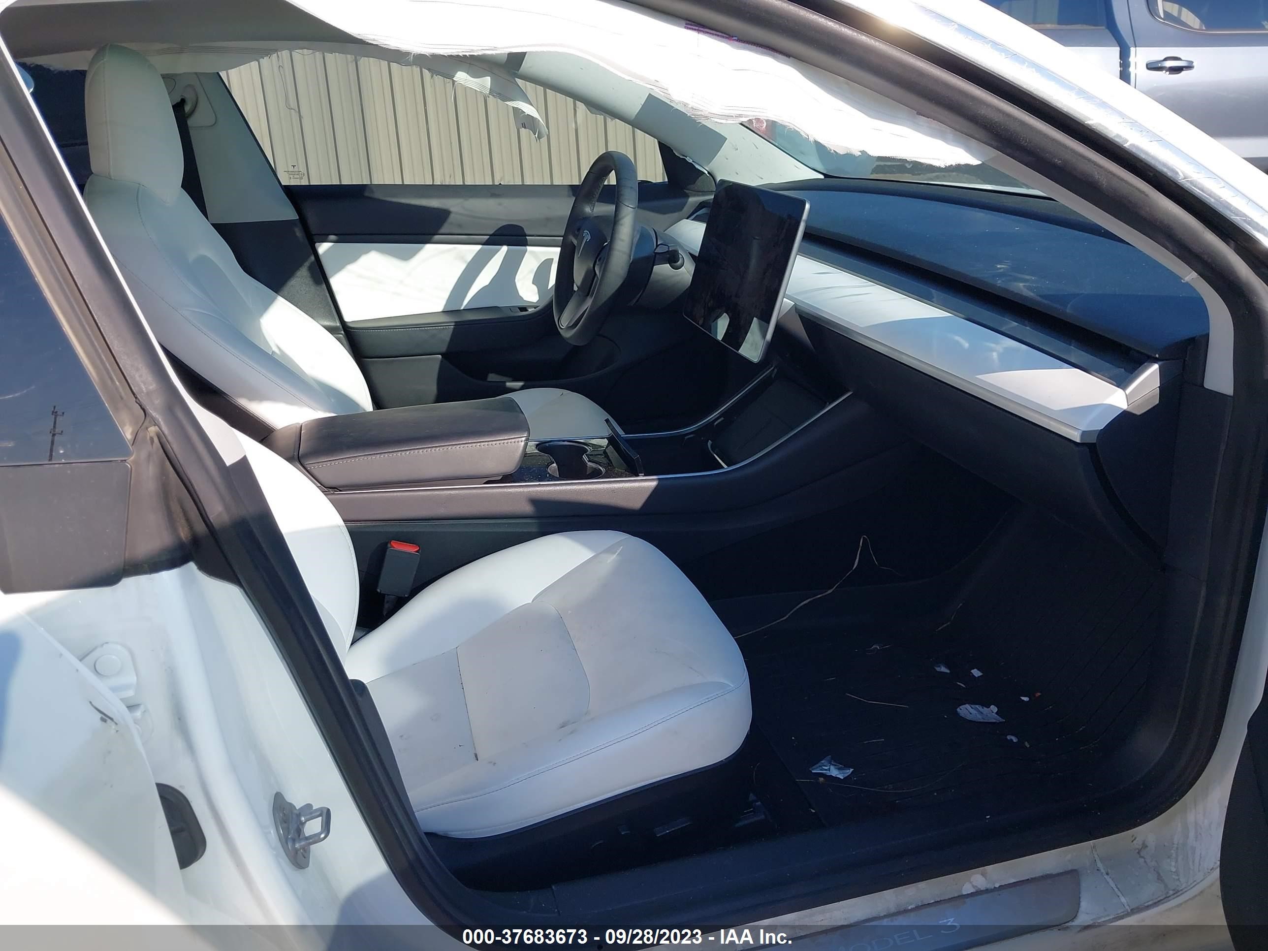 Photo 4 VIN: 5YJ3E1EA7LF710024 - TESLA MODEL 3 