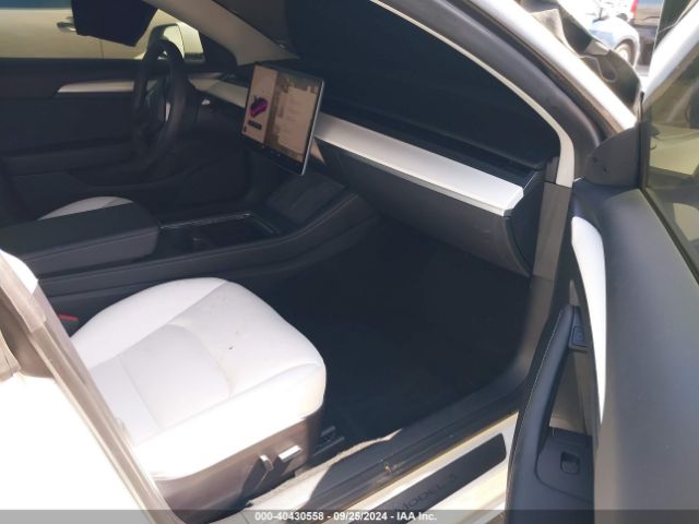 Photo 4 VIN: 5YJ3E1EA7NF374328 - TESLA MODEL 3 