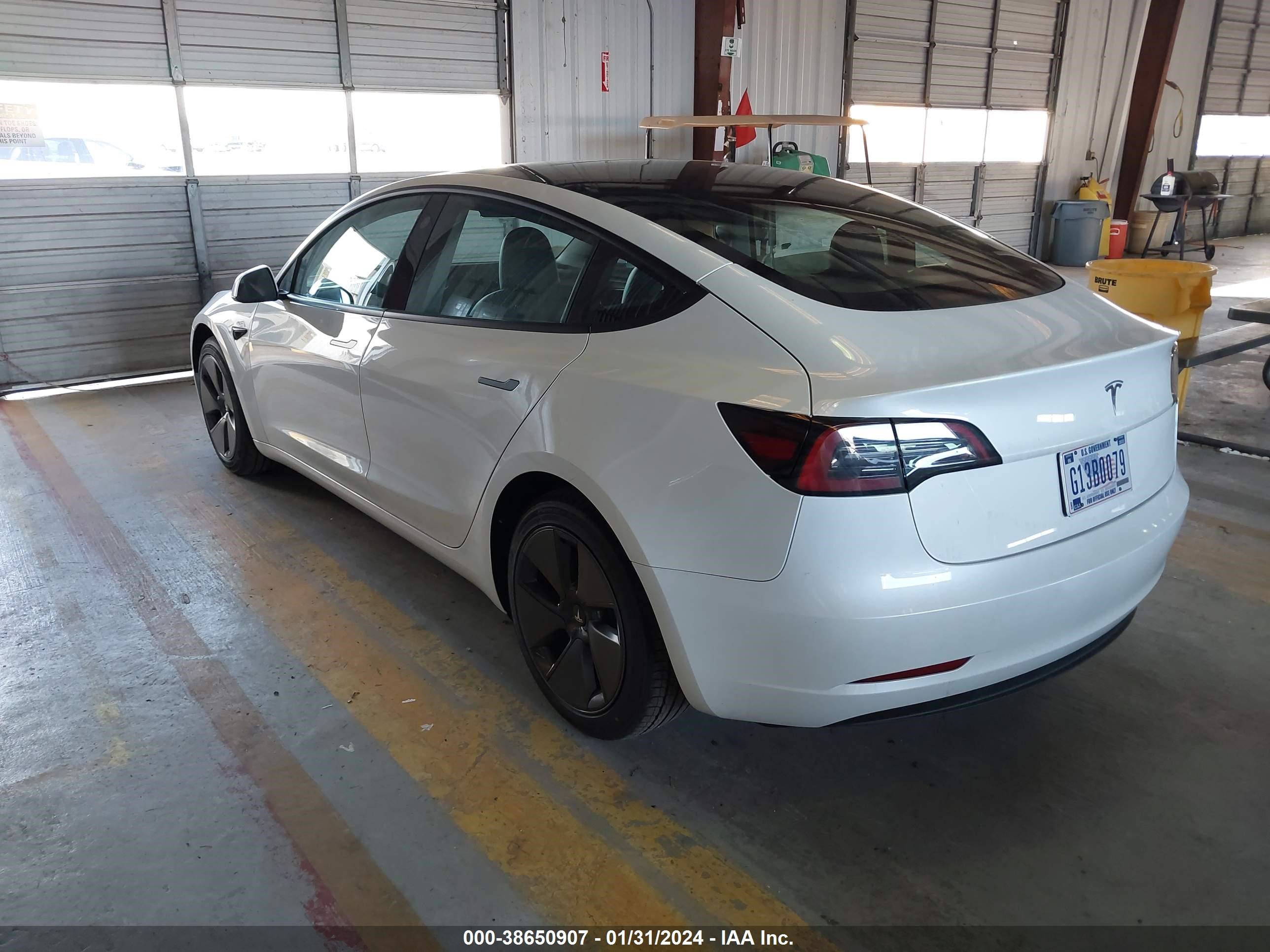 Photo 2 VIN: 5YJ3E1EA7PF712054 - TESLA MODEL 3 