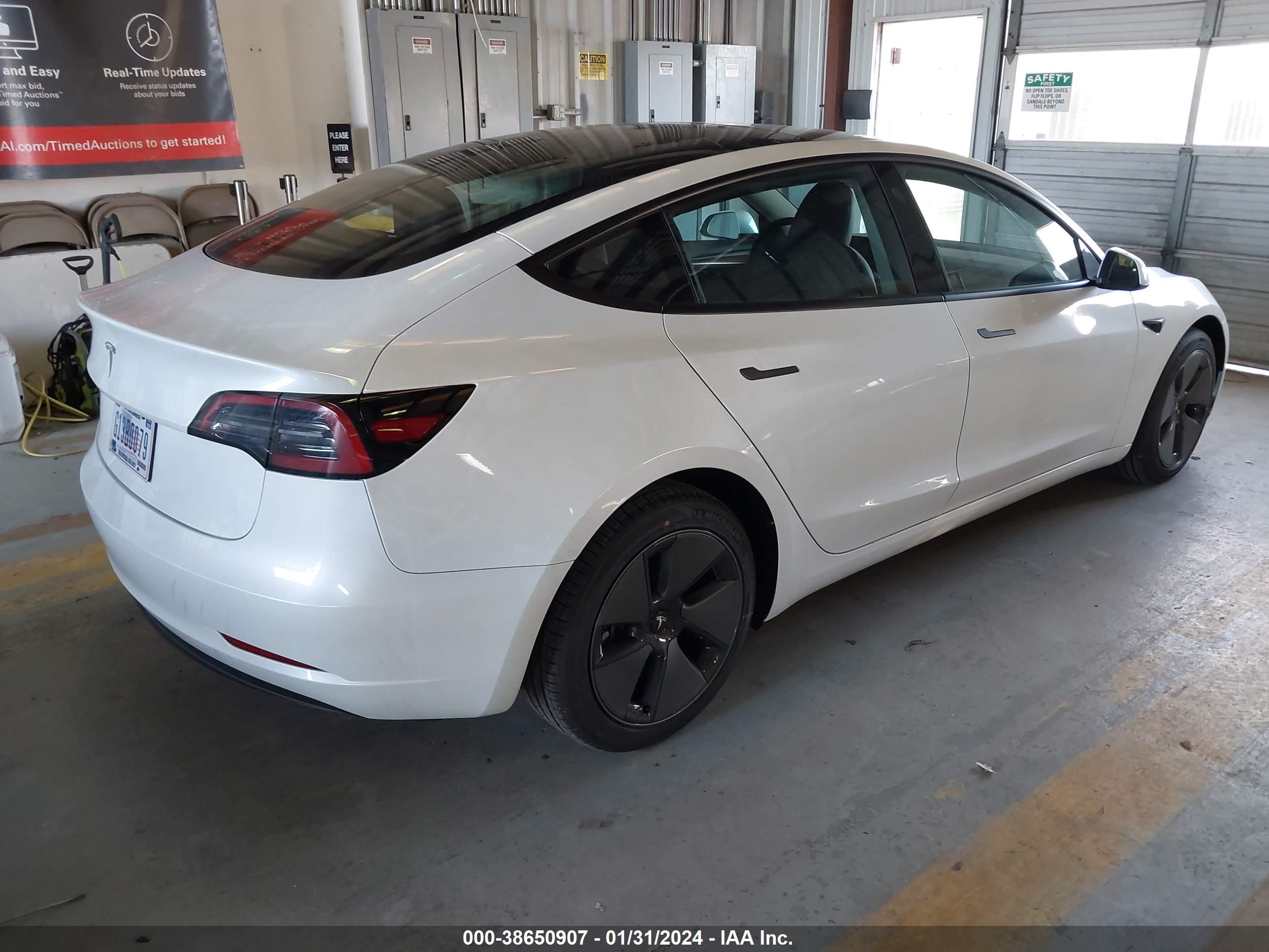 Photo 3 VIN: 5YJ3E1EA7PF712054 - TESLA MODEL 3 