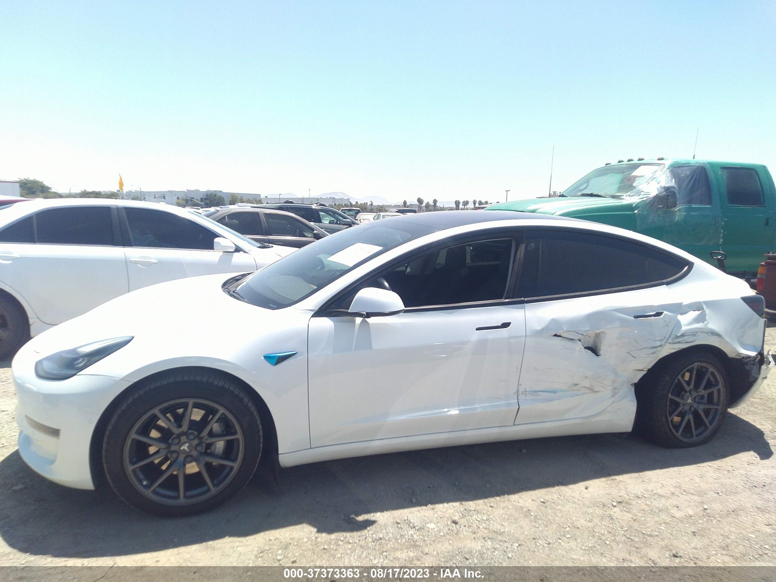 Photo 12 VIN: 5YJ3E1EA8JF009232 - TESLA MODEL 3 