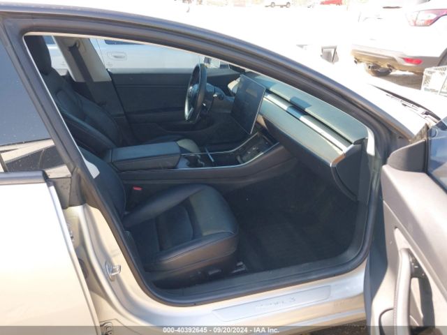 Photo 4 VIN: 5YJ3E1EA8JF037547 - TESLA MODEL 3 