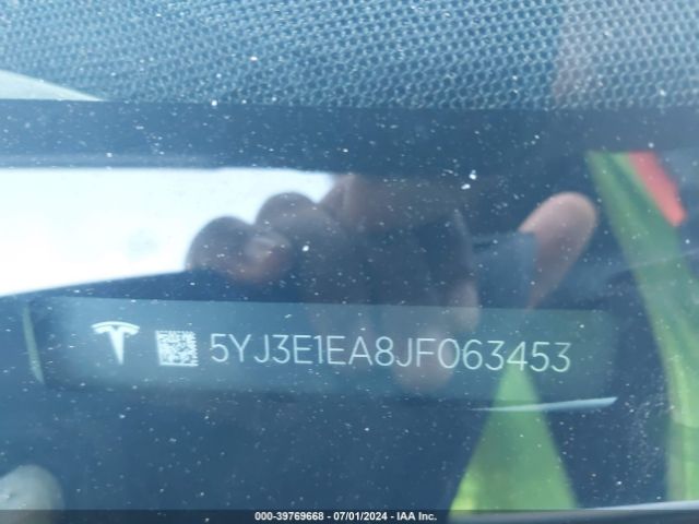 Photo 8 VIN: 5YJ3E1EA8JF063453 - TESLA MODEL 3 